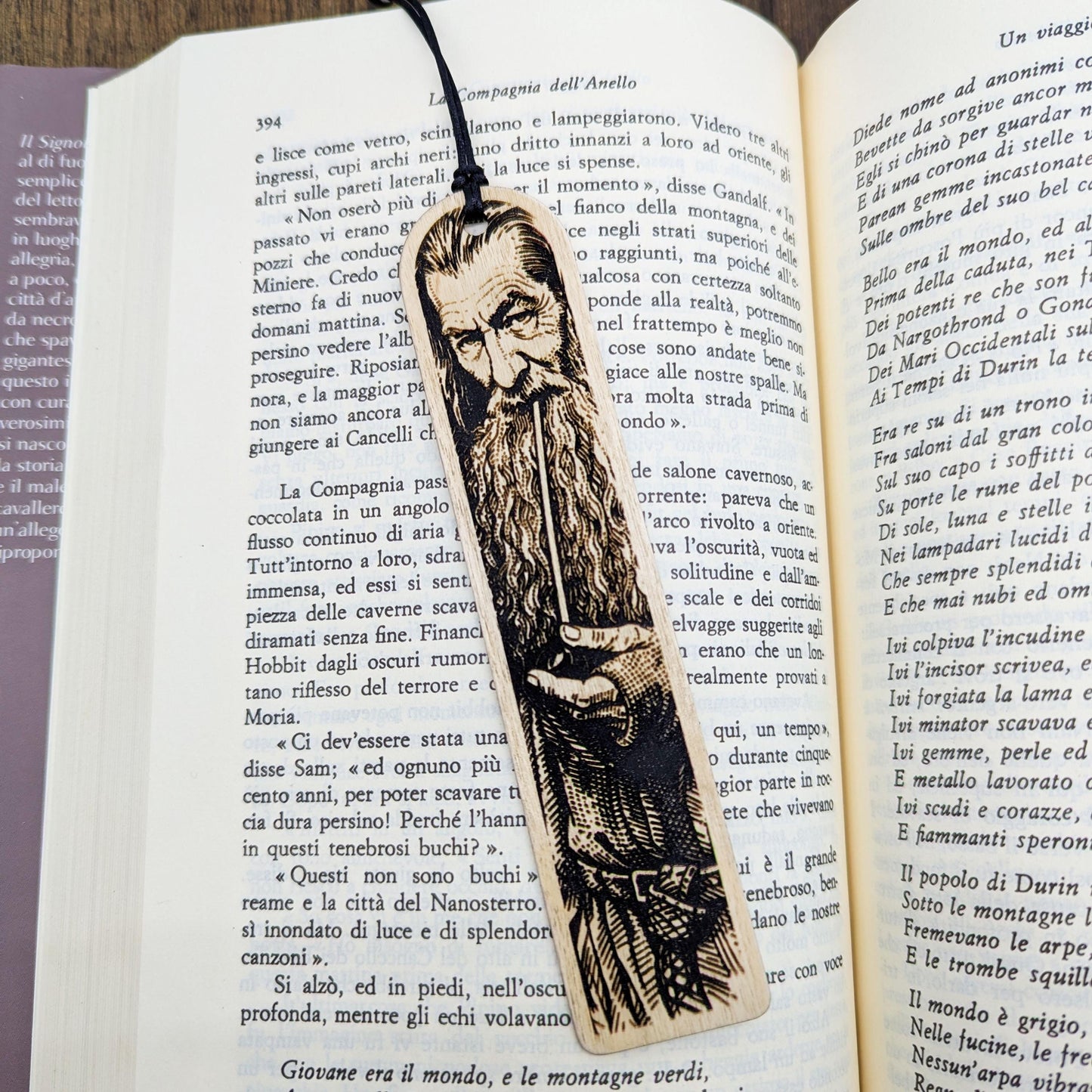 Segnalibro in legno Gandalf, design inciso ispirato a Il Signore degli Anelli