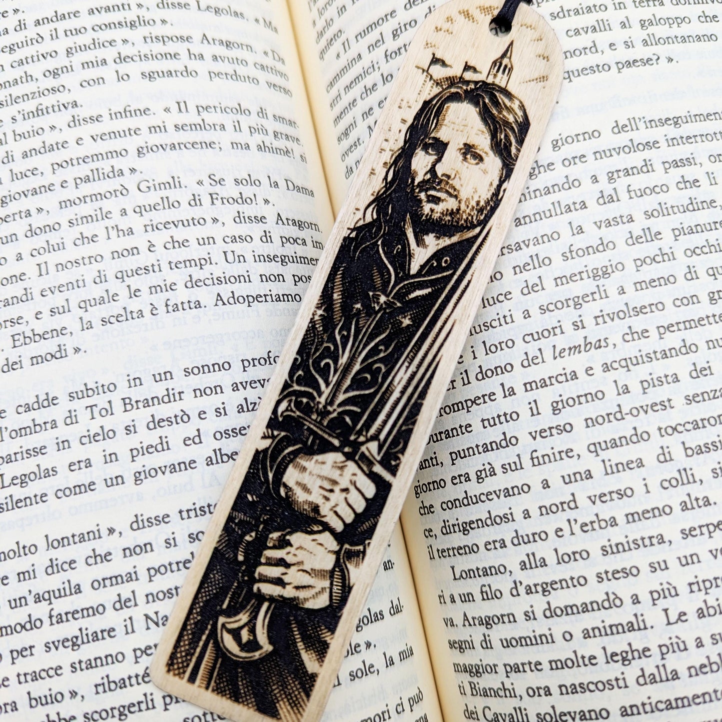 Segnalibro in legno Aragorn, design inciso ispirato a Il Signore degli Anelli