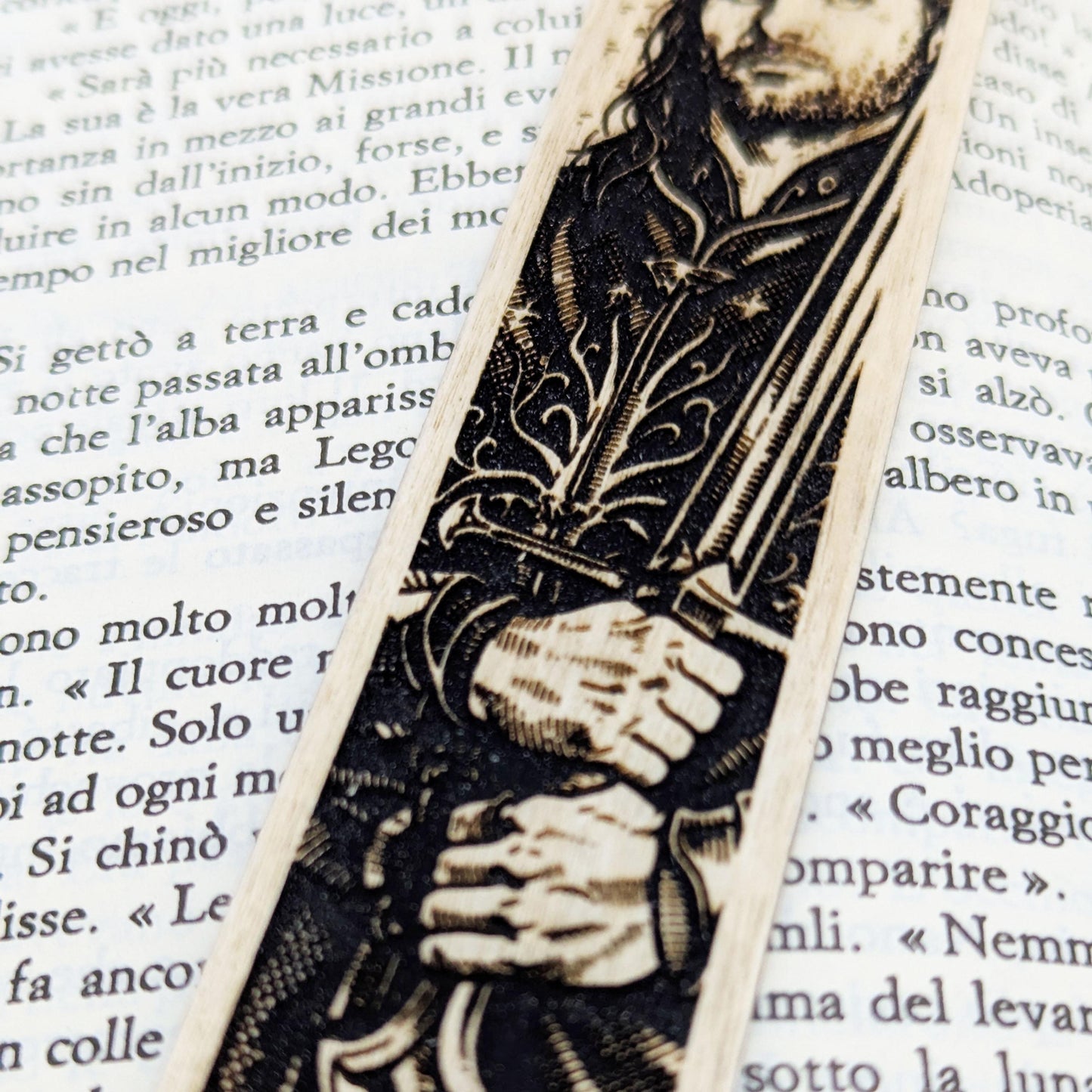 Segnalibro in legno Aragorn, design inciso ispirato a Il Signore degli Anelli