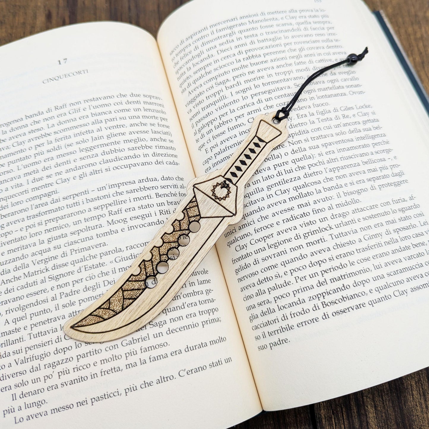 Segnalibro in legno ispirato alla spada di Meliodas Lostvayne, da Seven Deadly Sins – Ideale per amanti di anime e manga shonen