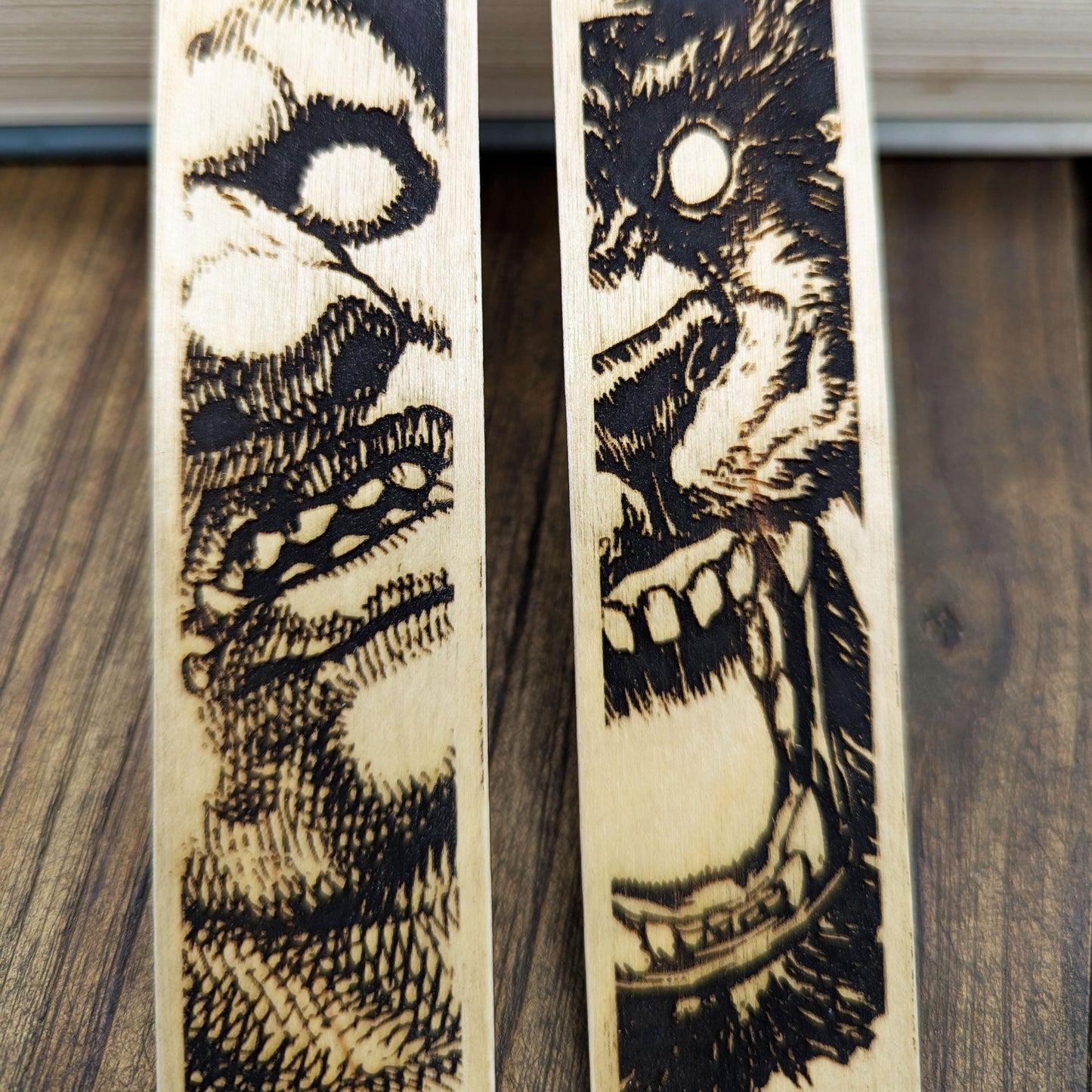 Segnalibro in legno ispirato a Berserk – Arte manga Zodd l'immortale – Realizzato in legno sottile – Regalo anime per lettori collezionisti