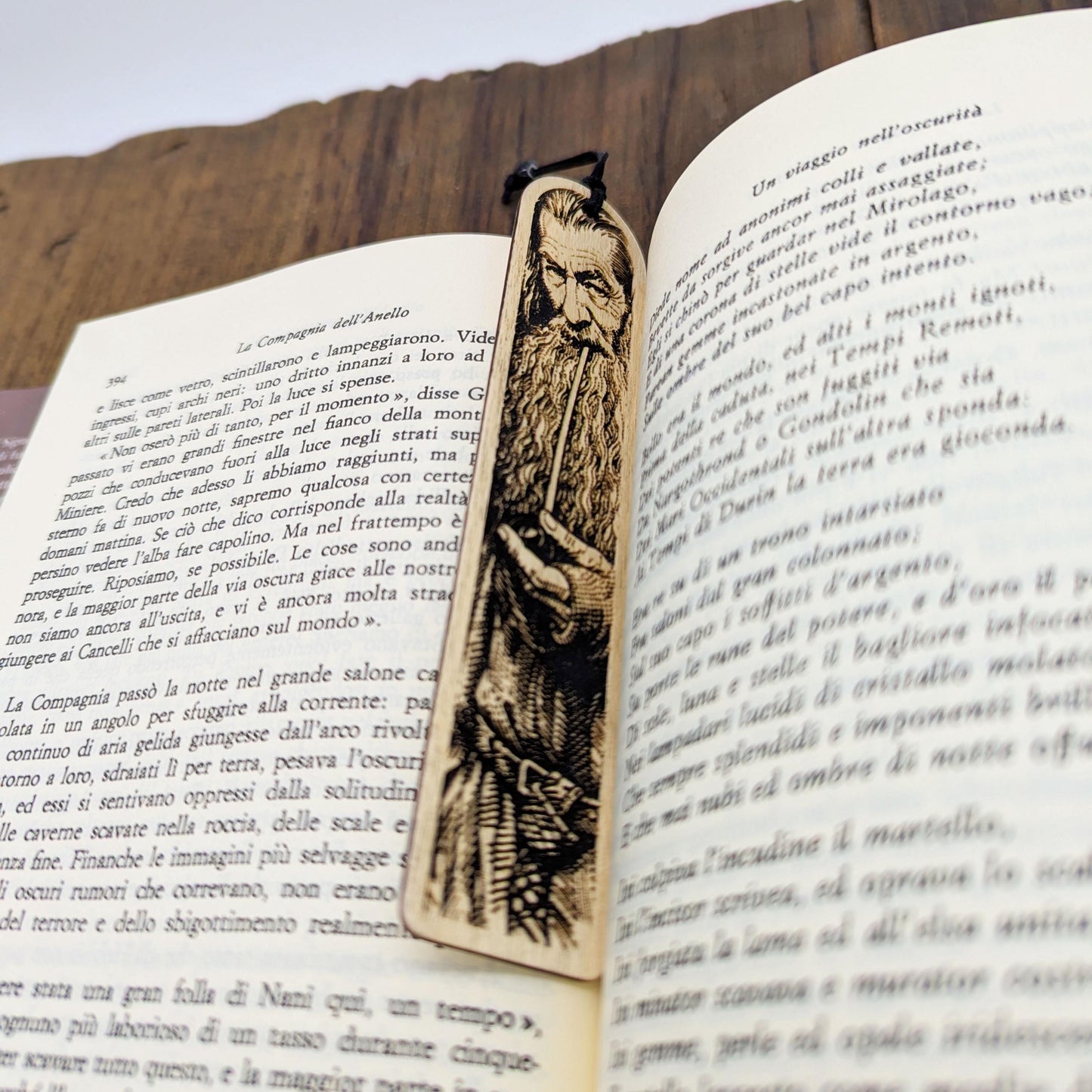 Segnalibro in legno Gandalf, design inciso ispirato a Il Signore degli Anelli