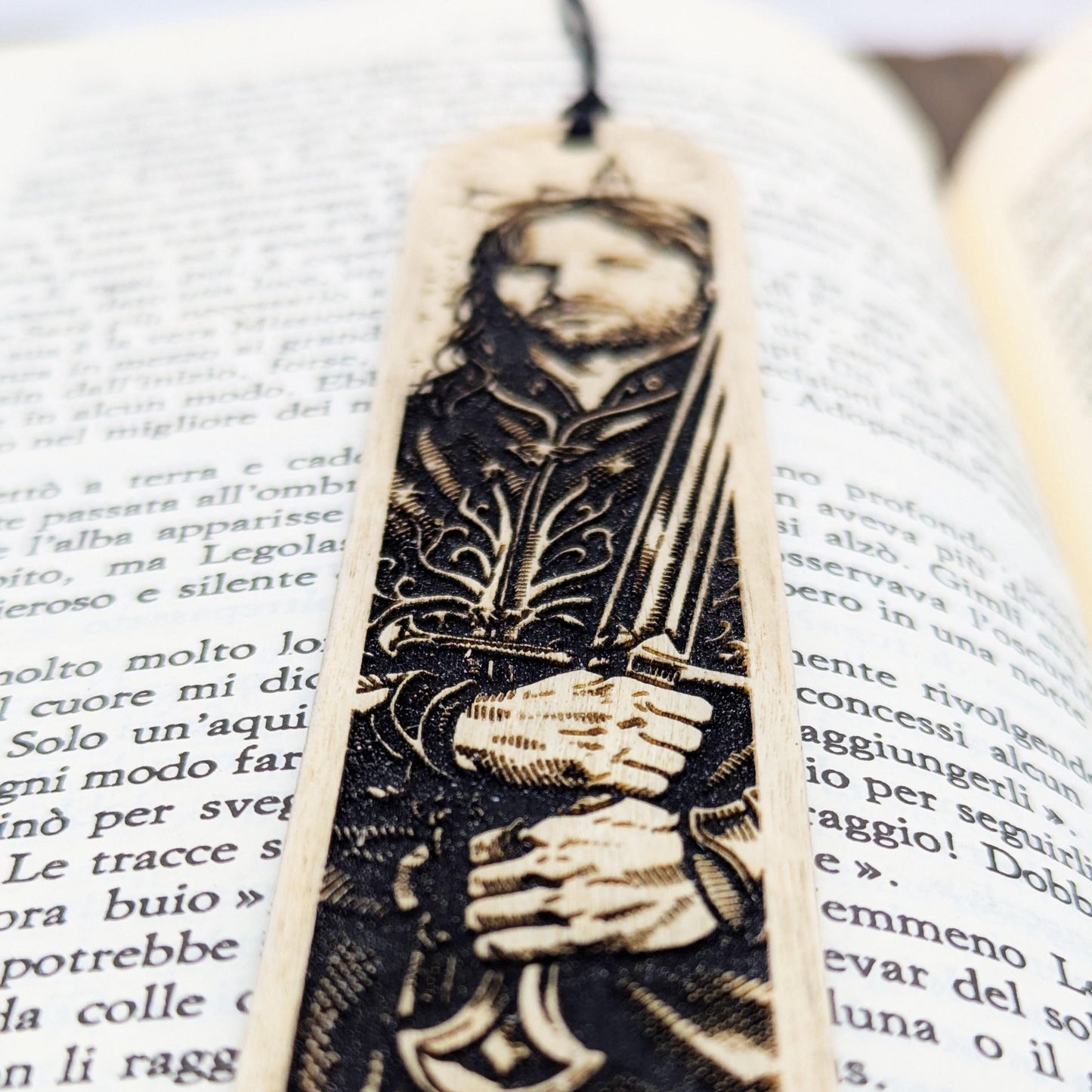 Segnalibro in legno Aragorn, design inciso ispirato a Il Signore degli Anelli