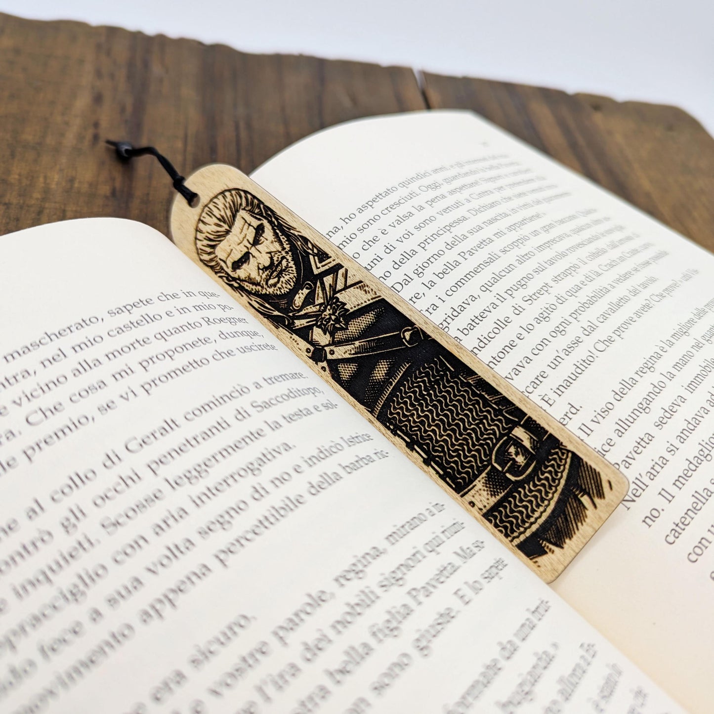 Segnalibro in legno Geralt di Rivia, design inciso ispirato a The Witcher