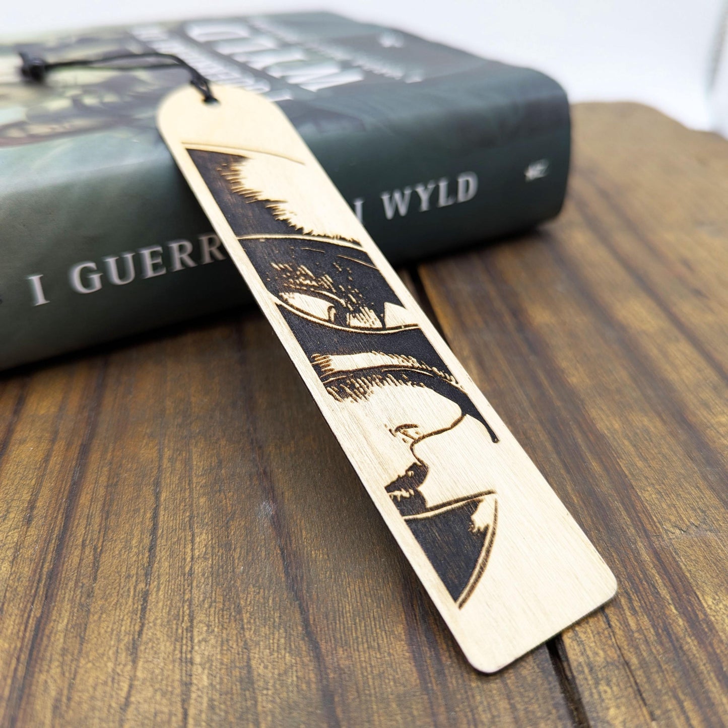 Segnalibro in legno ispirato a Grifis o Phemt dal manga Berserk