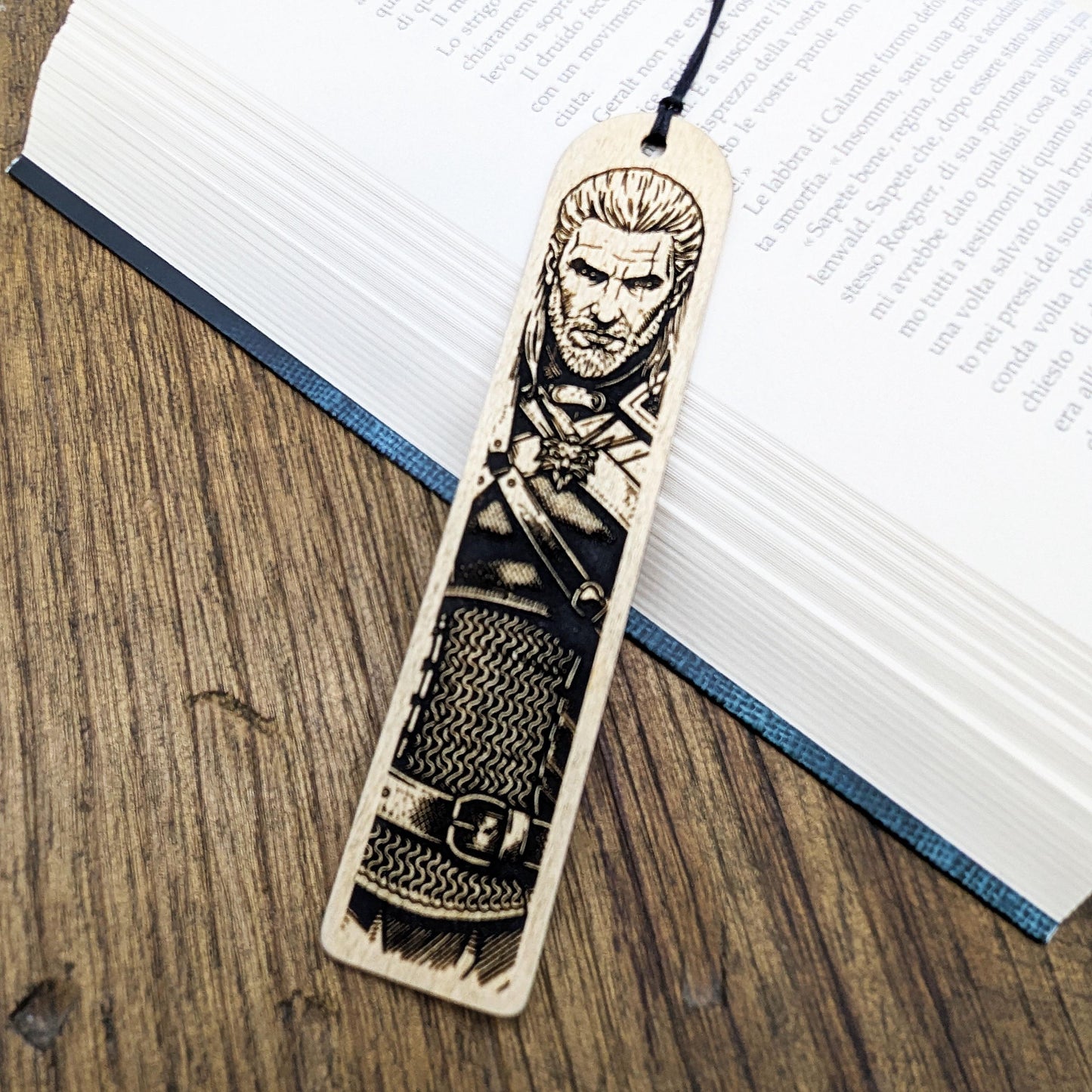 Segnalibro in legno Geralt di Rivia, design inciso ispirato a The Witcher
