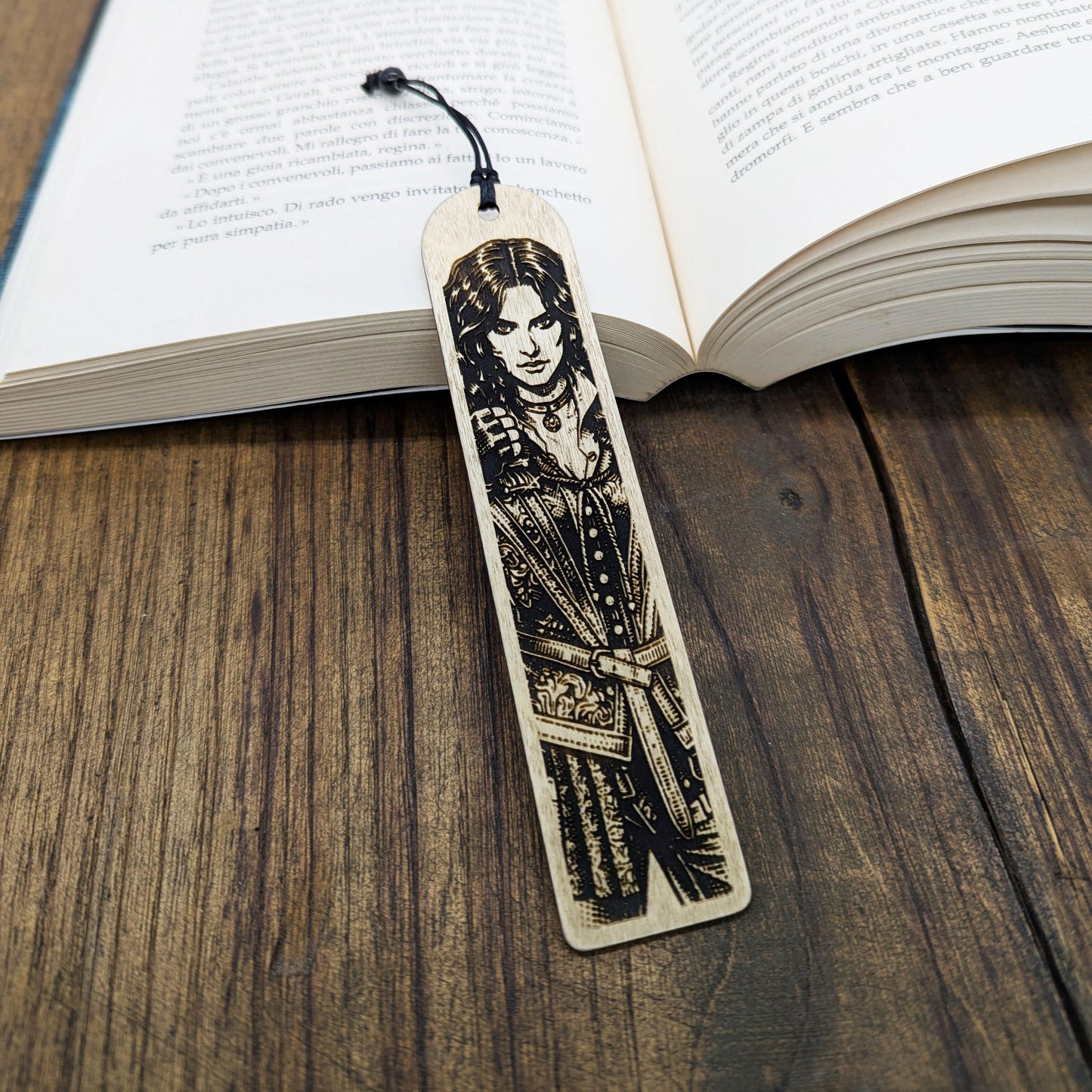 Segnalibro in legno Yennefer, design inciso ispirato a The Witcher