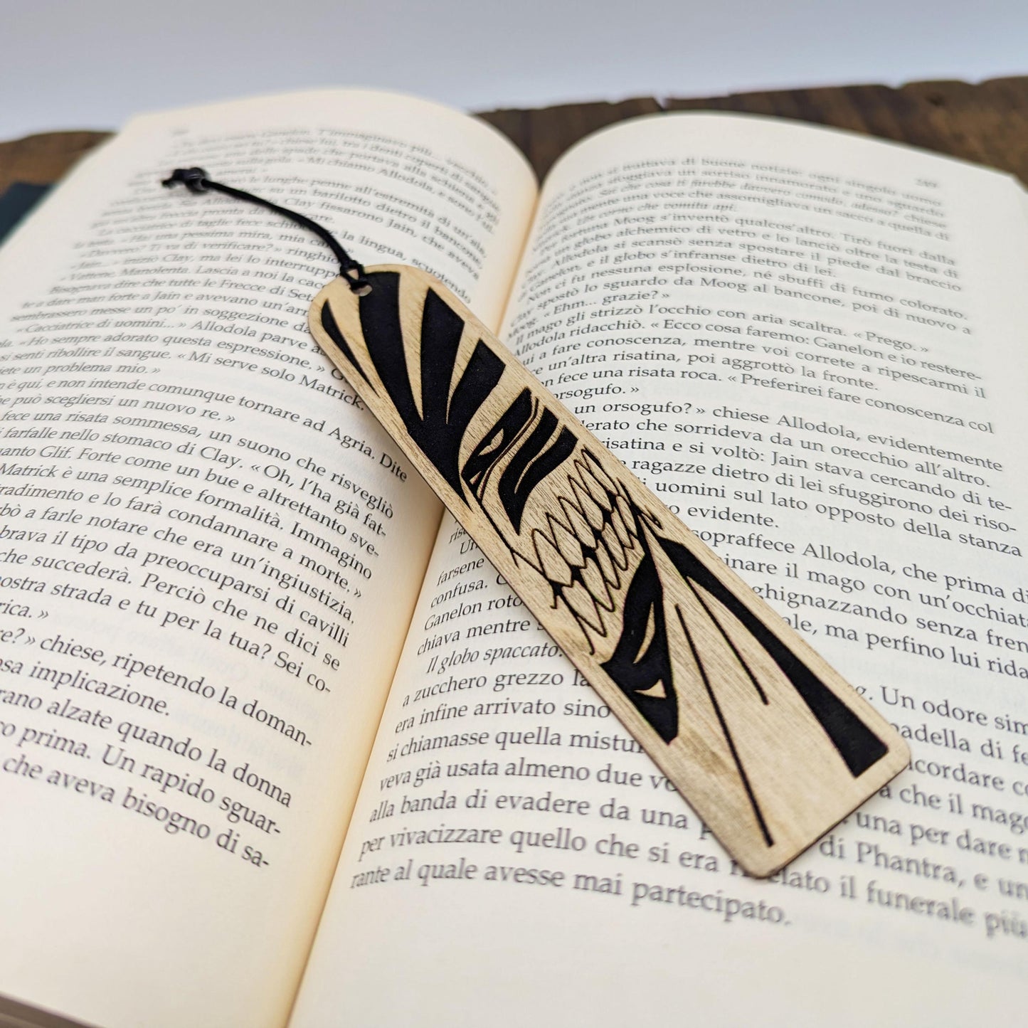 Segnalibro in legno Maschera Hollow, design guerriero anime ispirato a Bleach