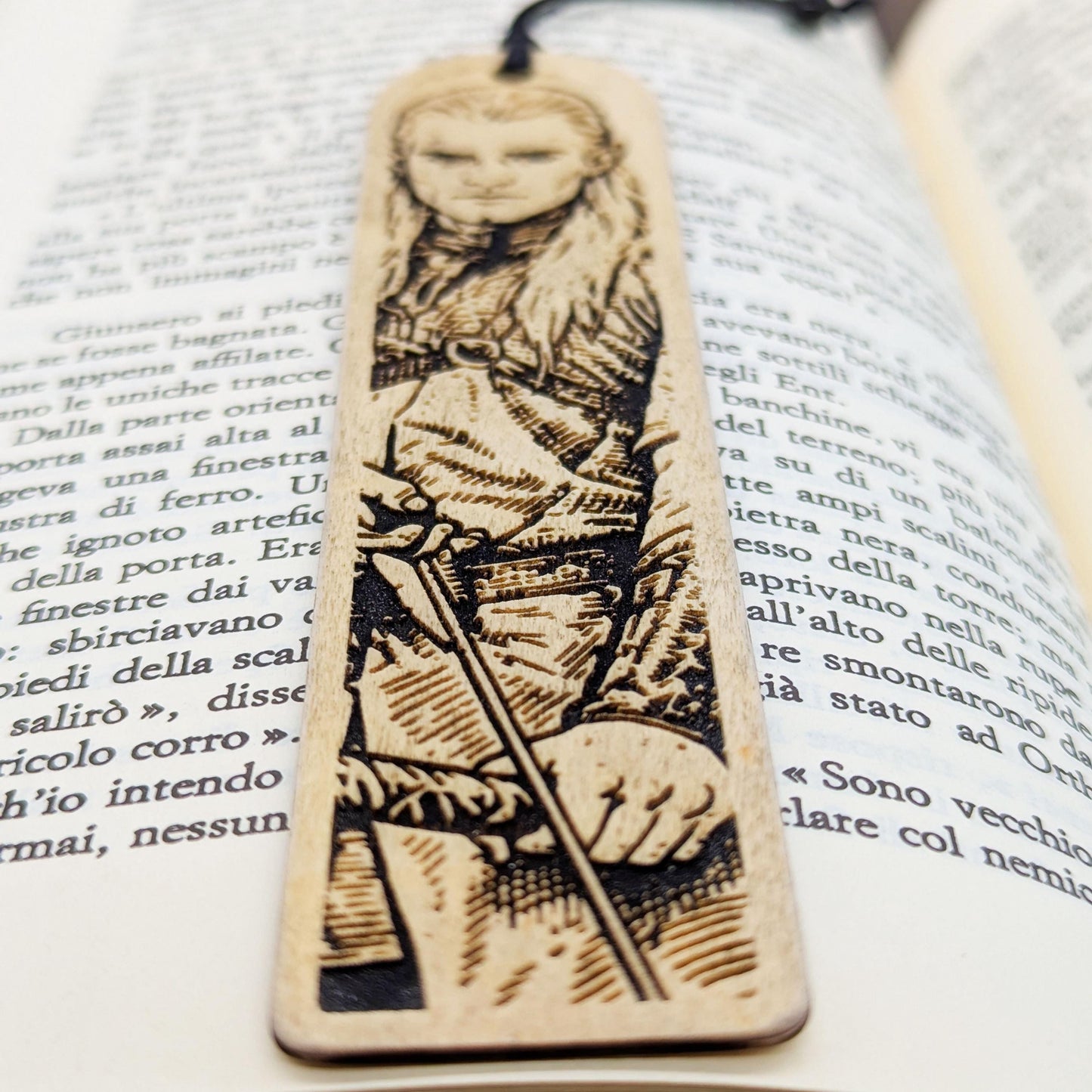 Segnalibro in legno Legolas, design inciso ispirato agli Elfi de Il Signore degli Anelli