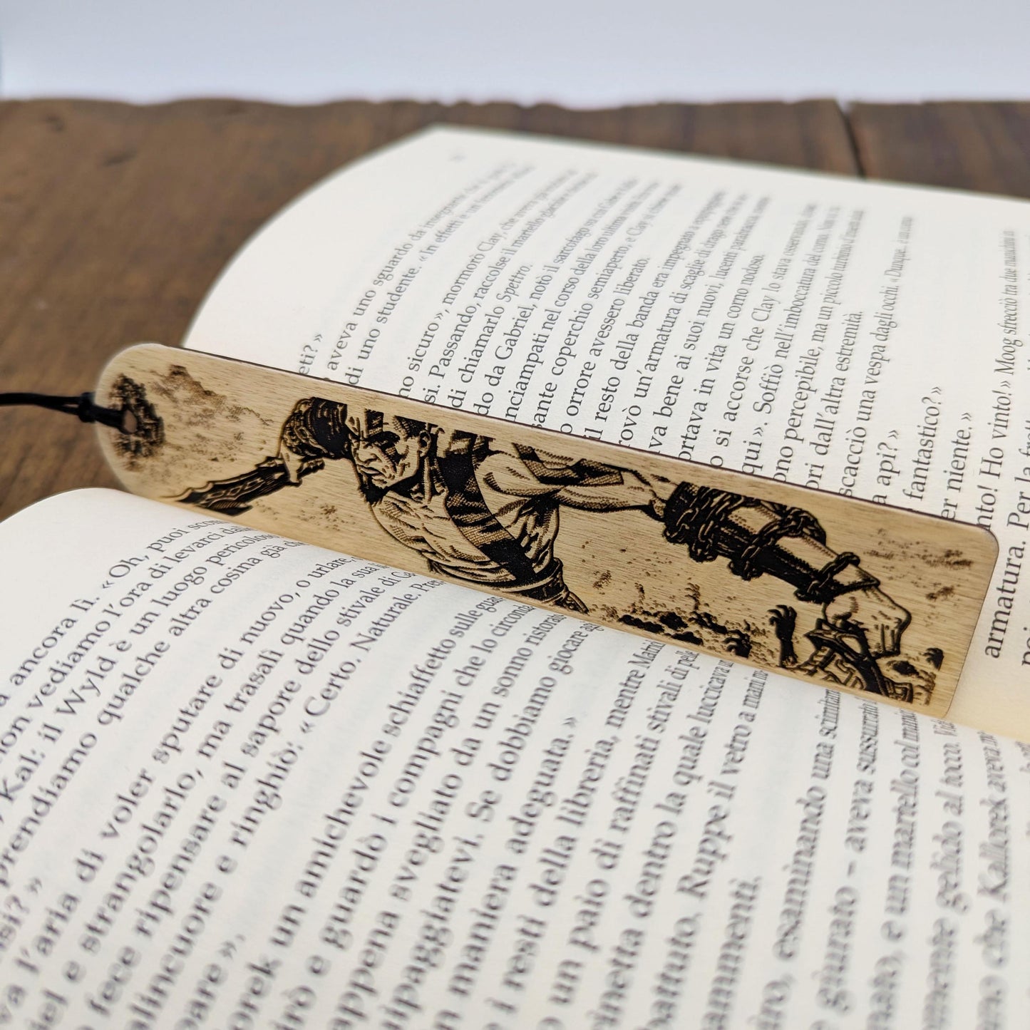 Segnalibro in legno Kratos, design inciso ispirato a God of War