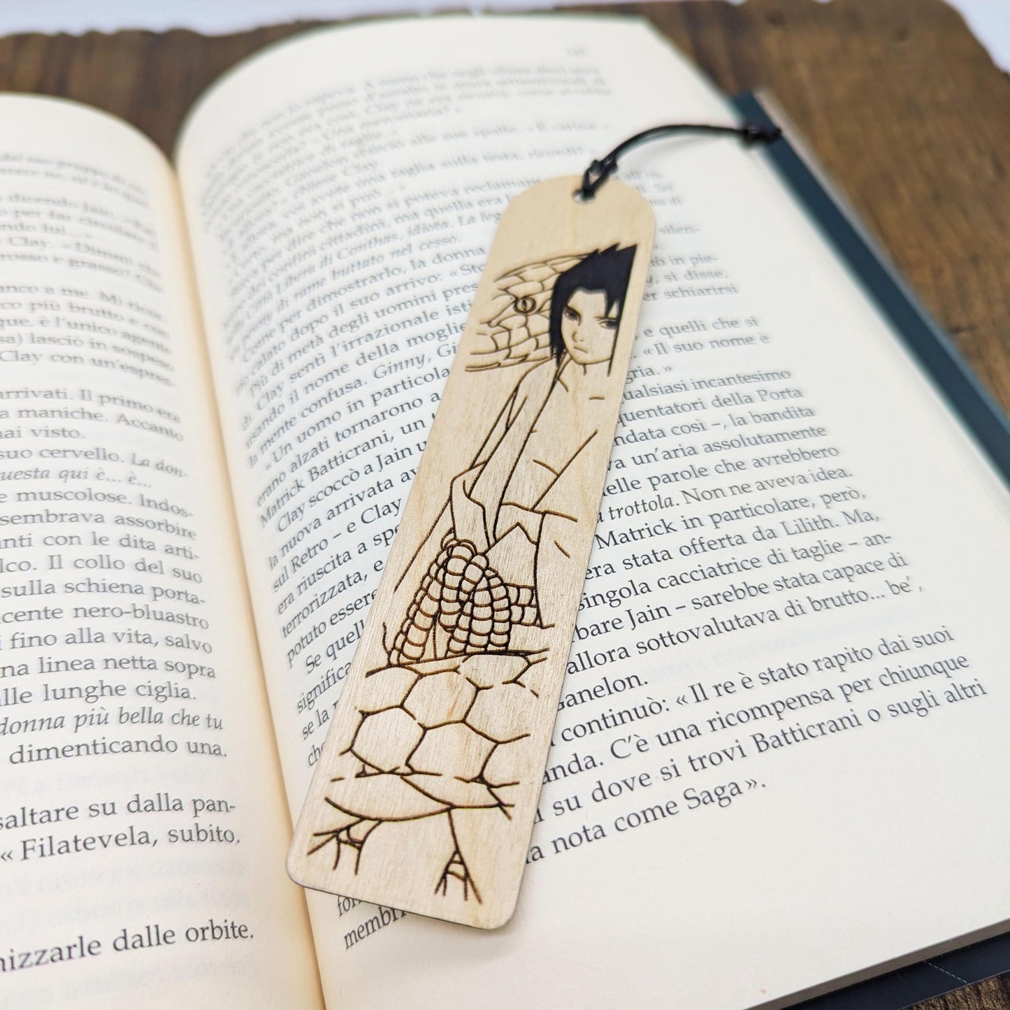Segnalibro in legno di un ninja o shinobi con un serpente gigante – Un regalo perfetto per i fan di anime e manga a tema ninja