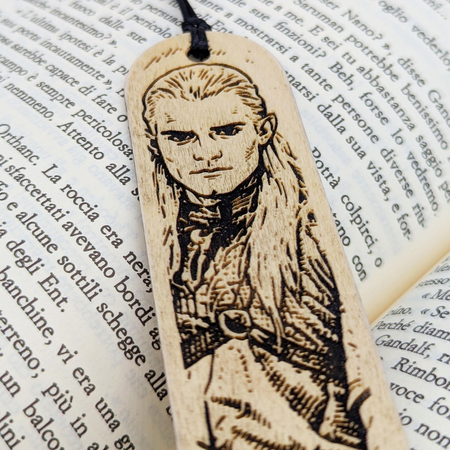 Segnalibro in legno Legolas, design inciso ispirato agli Elfi de Il Signore degli Anelli