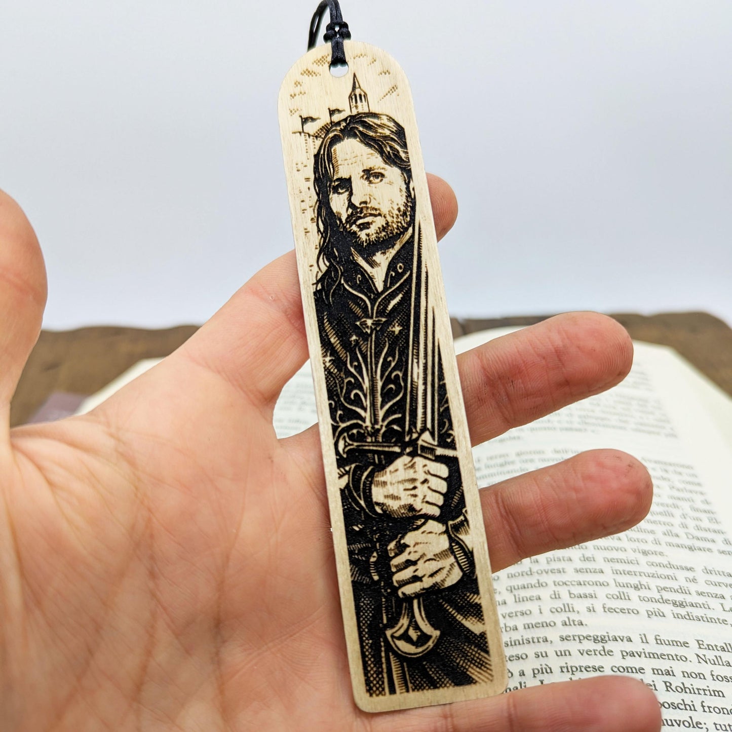 Segnalibro in legno Aragorn, design inciso ispirato a Il Signore degli Anelli