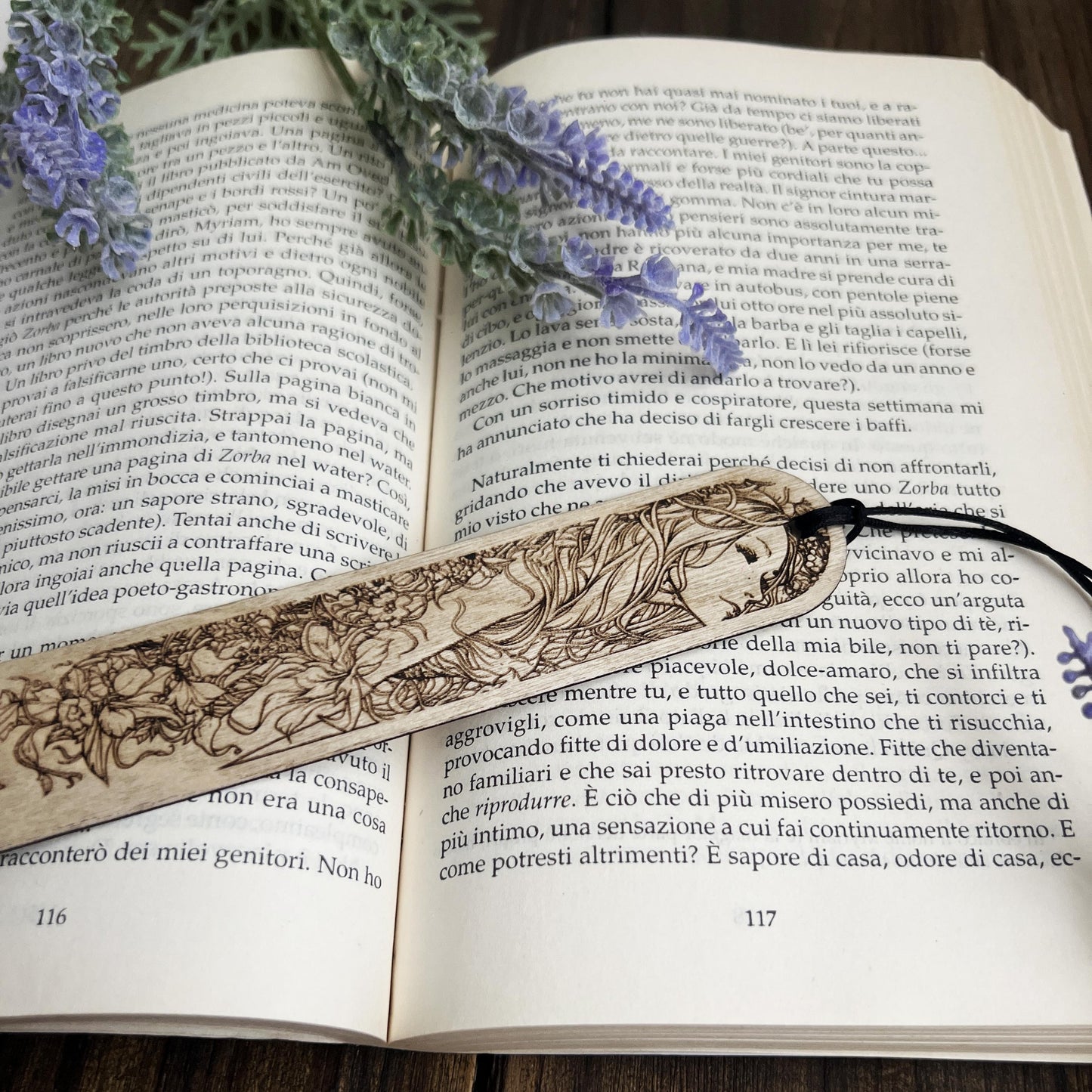 Segnalibro Madre Natura – Segnalibro in legno con donna floreale – Femminilità divina e spiritualità naturale – Idea regalo wiccan o pagana