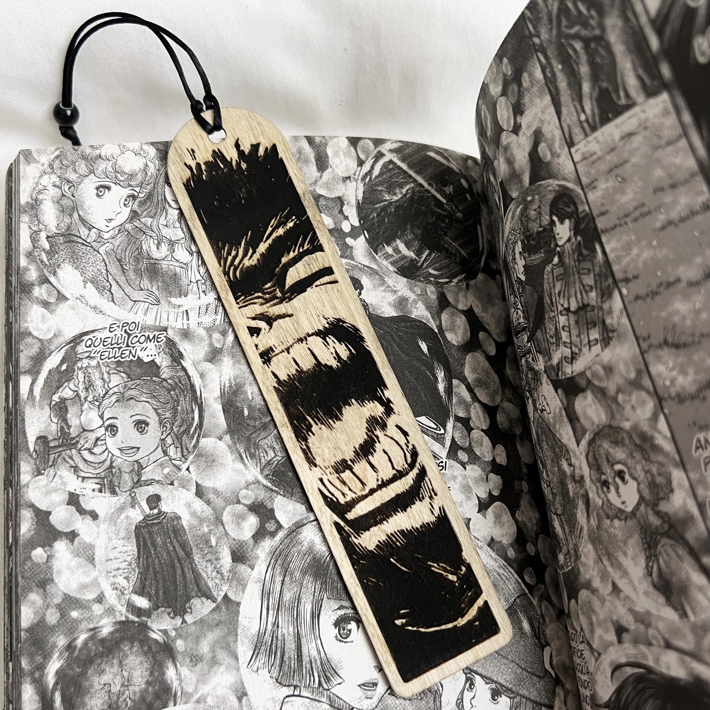 Segnalibro in legno ispirato a Berserk – Arte manga Guts / Gatsu – Realizzato in legno sottile – Regalo anime per lettori e collezionisti