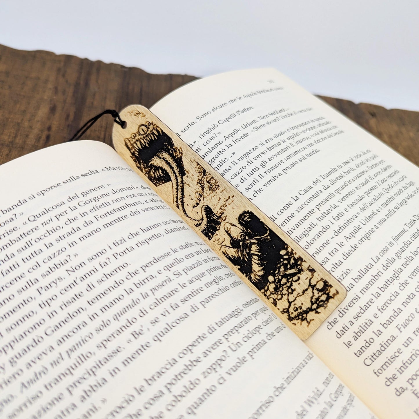 Segnalibro DnD Mimic in legno inciso, mostro fantasy, perfetto come regalo