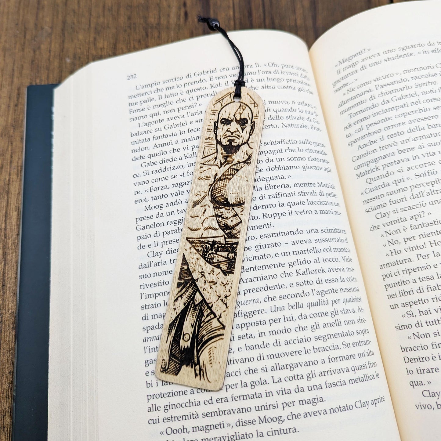 Segnalibro in legno Kratos, design ispirato al guerriero di God of War
