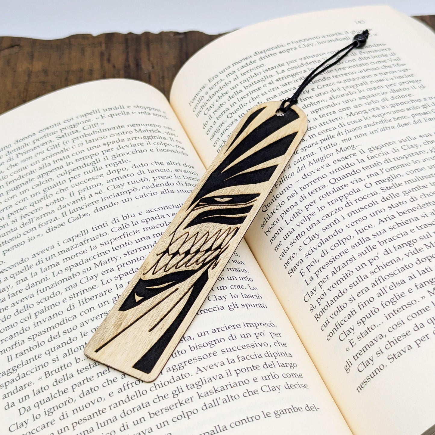 Segnalibro in legno Maschera Hollow, design guerriero anime ispirato a Bleach