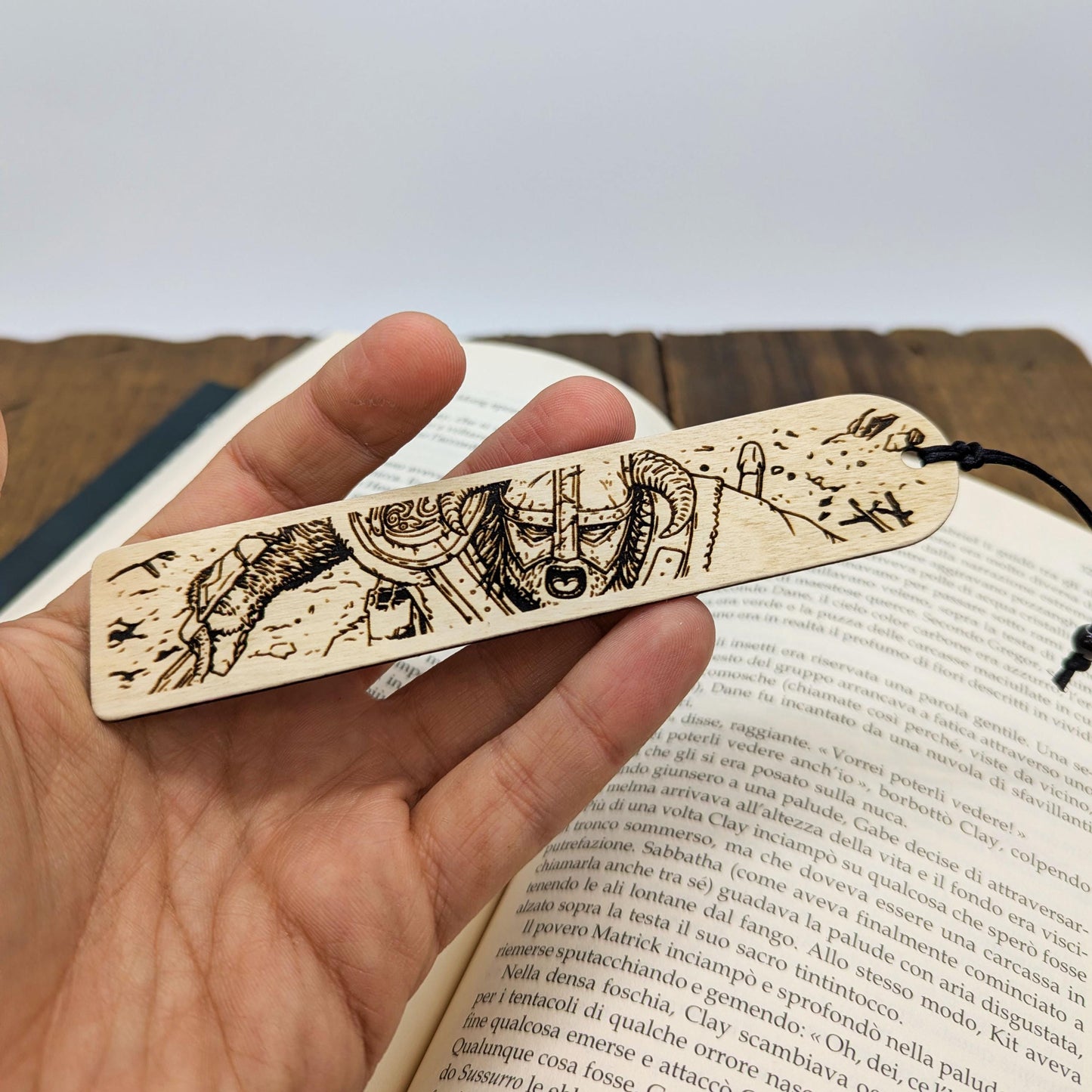 Segnalibro in legno Dragonborn o Dovahkiin dalla serie Skyrim Elder Scrolls RPG fantasy