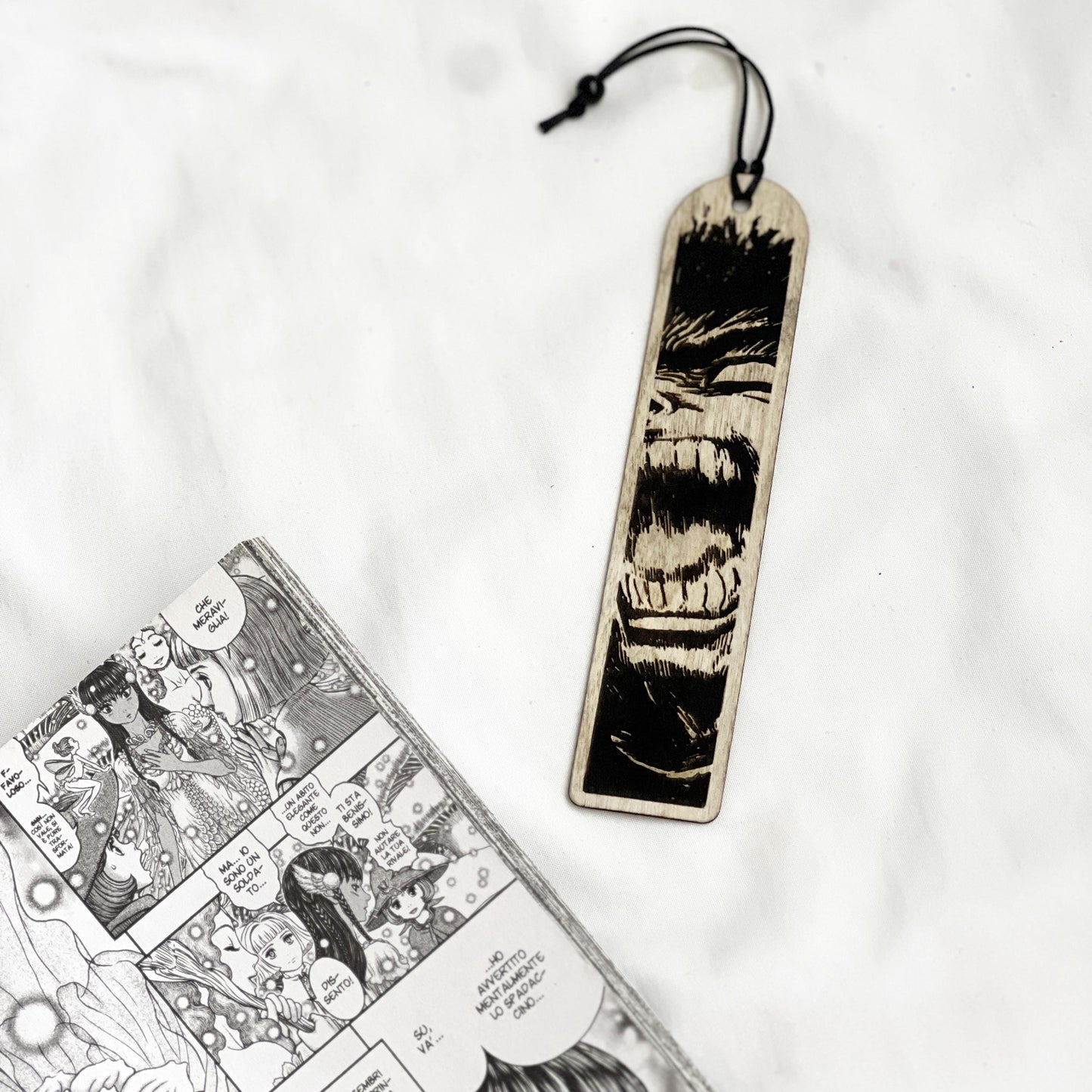 Segnalibro in legno ispirato a Berserk – Arte manga Guts / Gatsu – Realizzato in legno sottile – Regalo anime per lettori e collezionisti