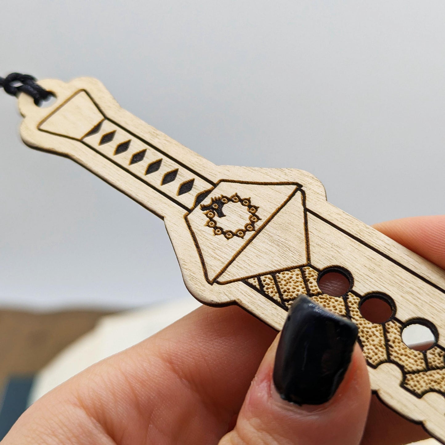 Segnalibro in legno ispirato alla spada di Meliodas Lostvayne, da Seven Deadly Sins – Ideale per amanti di anime e manga shonen