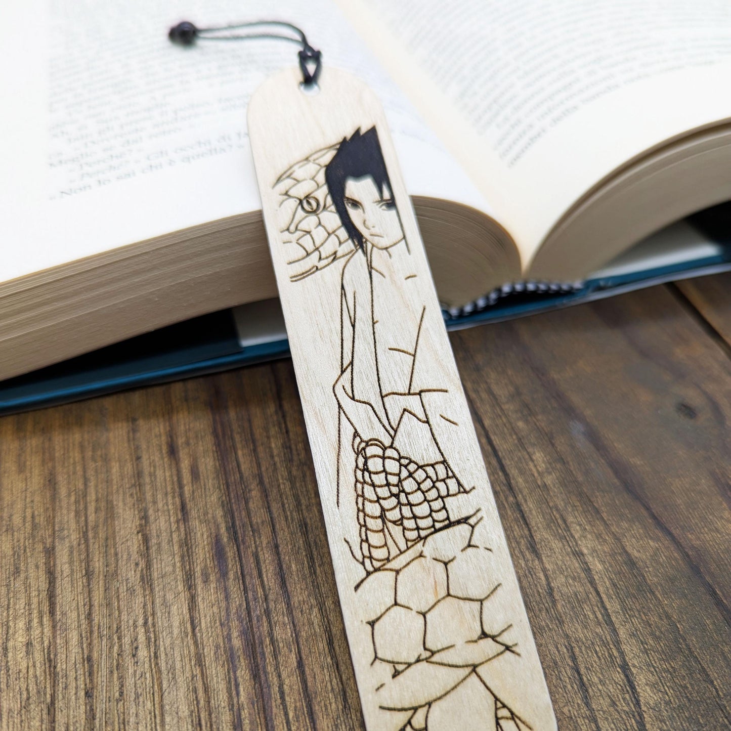 Segnalibro in legno di un ninja o shinobi con un serpente gigante – Un regalo perfetto per i fan di anime e manga a tema ninja