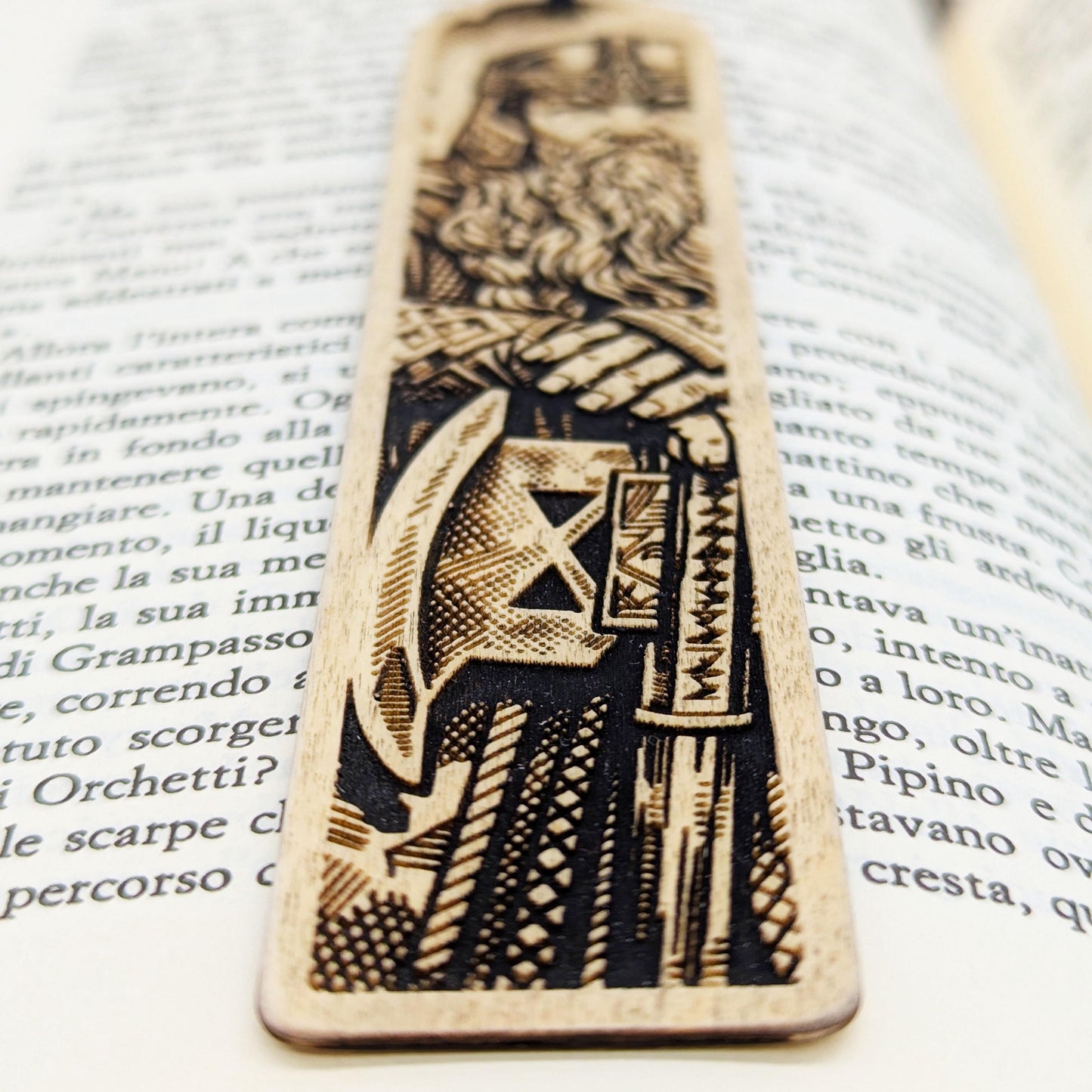 Segnalibro in legno Gimli, design inciso ispirato ai Nani de Il Signore degli Anelli