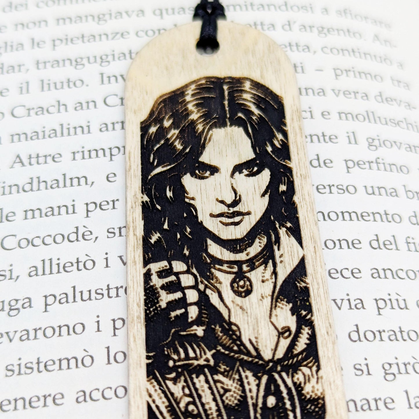 Segnalibro in legno Yennefer, design inciso ispirato a The Witcher