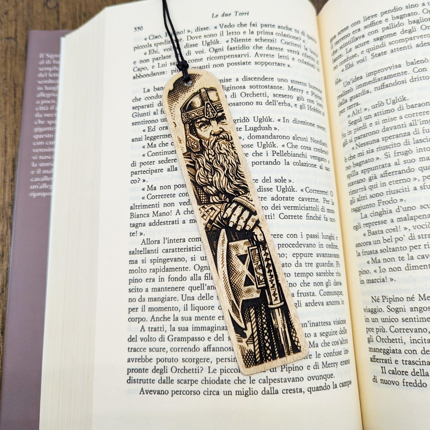 Segnalibro in legno Gimli, design inciso ispirato ai Nani de Il Signore degli Anelli