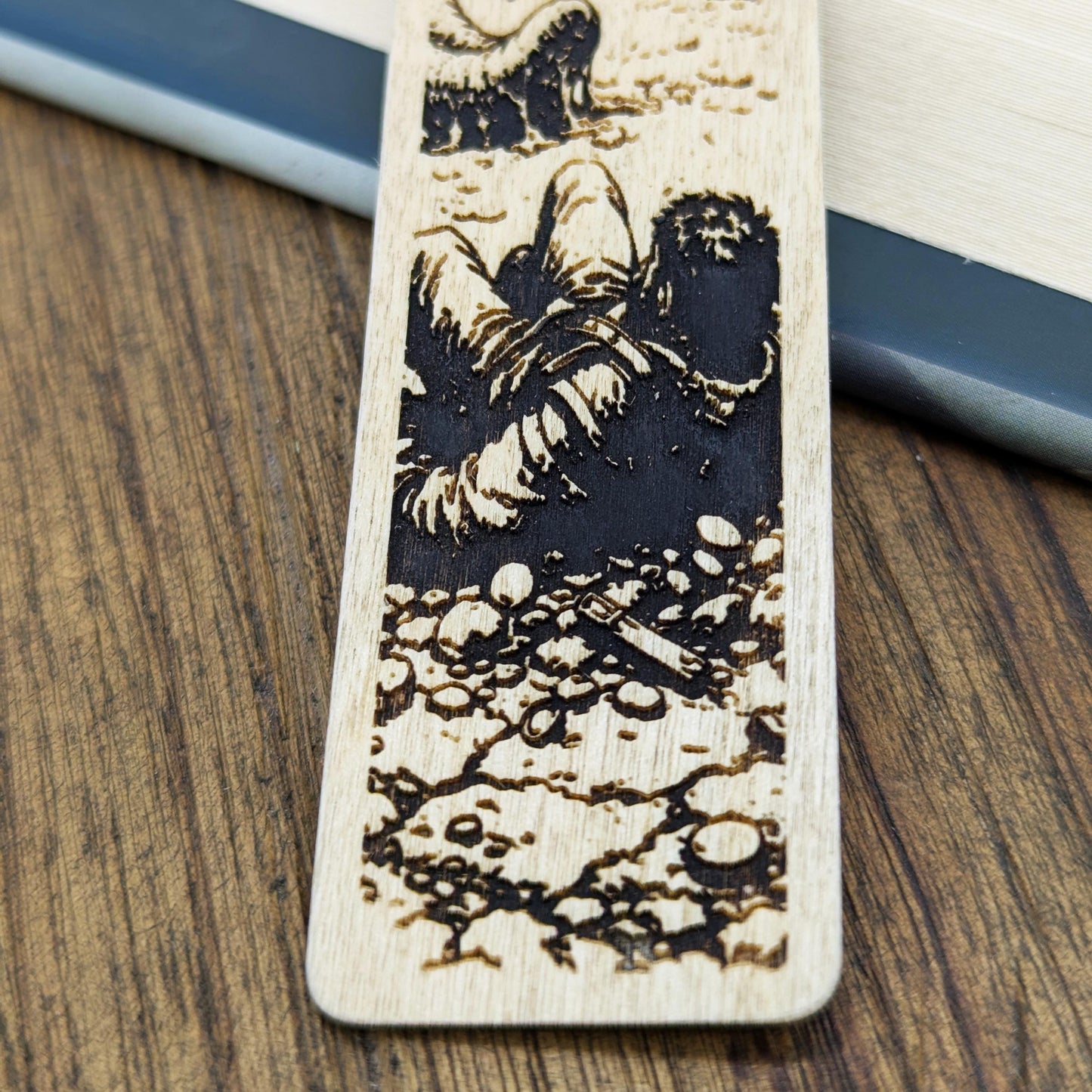 Segnalibro DnD Mimic in legno inciso, mostro fantasy, perfetto come regalo