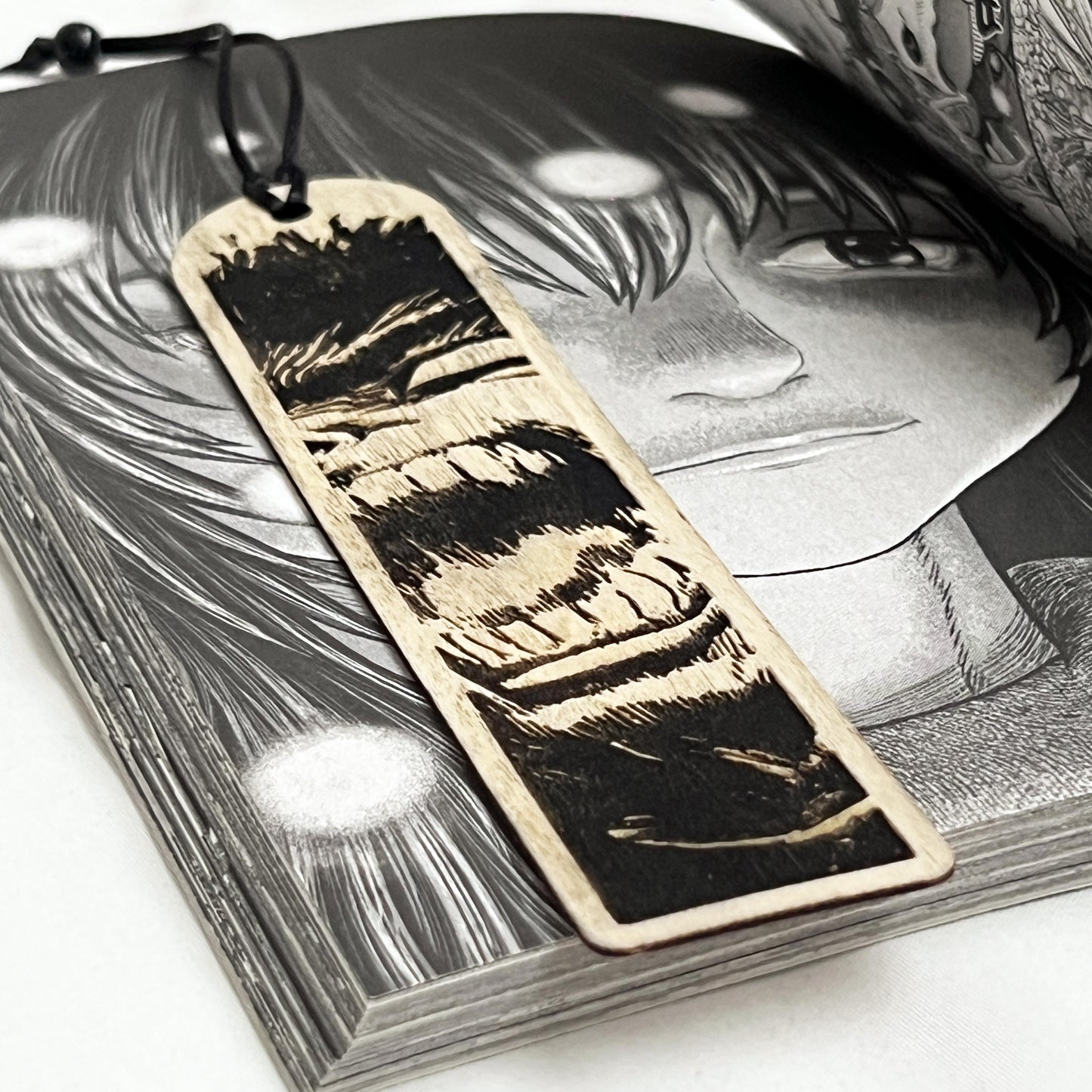 Segnalibro in legno ispirato a Berserk – Arte manga Guts / Gatsu – Realizzato in legno sottile – Regalo anime per lettori e collezionisti
