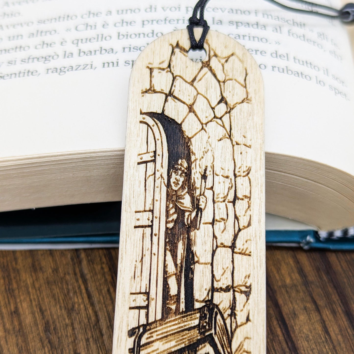 Segnalibro Mimic in legno inciso, mostro fantasy DnD perfetto come regalo