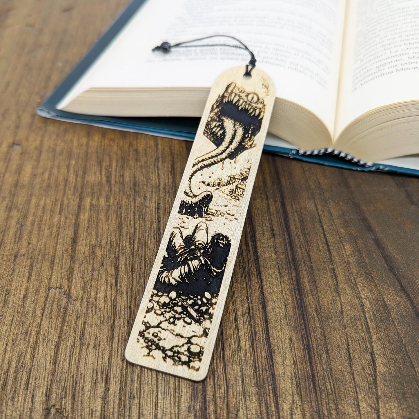 Segnalibro DnD Mimic in legno inciso, mostro fantasy, perfetto come regalo