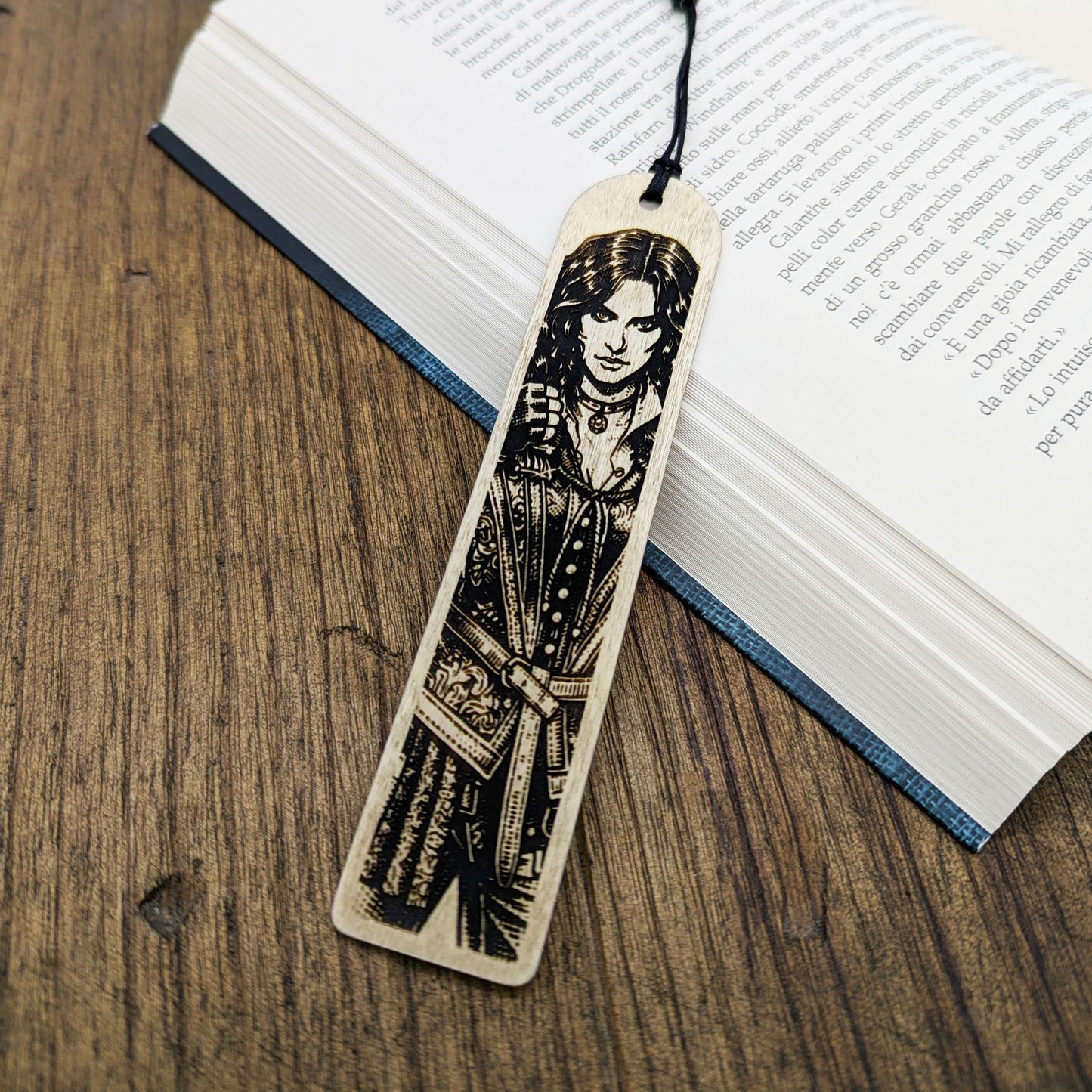 Segnalibro in legno Yennefer, design inciso ispirato a The Witcher