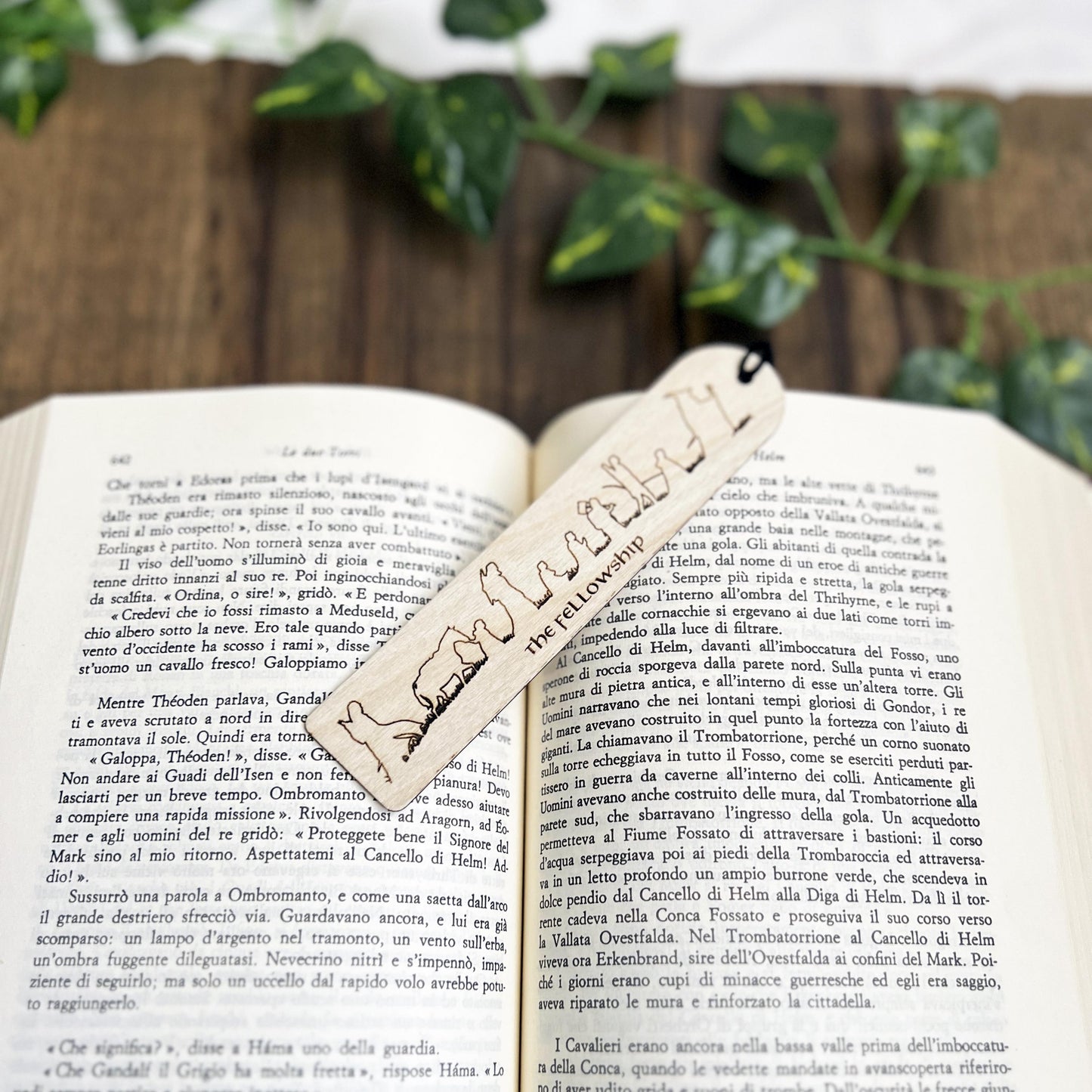 Segnalibro in legno Il Signore degli Anelli – Silhouette della Compagnia dell’Anello – Idea regalo fantasy per lettori e fan di Tolkien