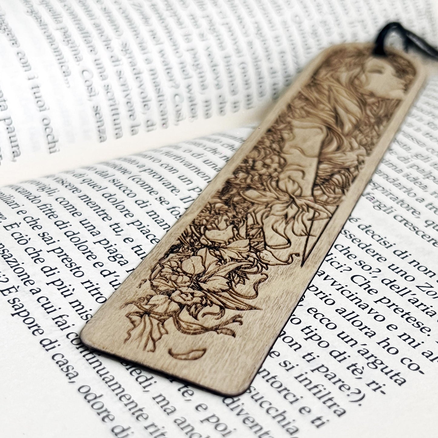 Segnalibro Madre Natura – Segnalibro in legno con donna floreale – Femminilità divina e spiritualità naturale – Idea regalo wiccan o pagana