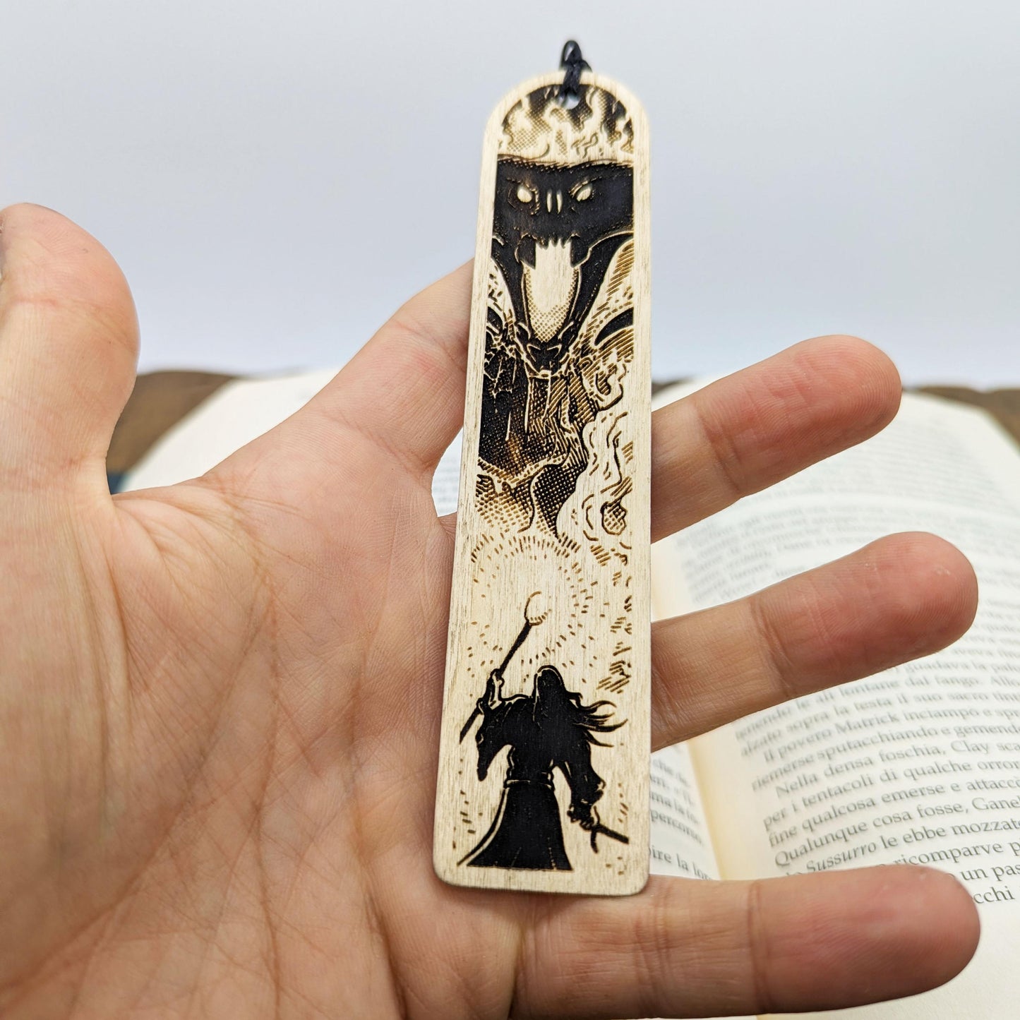 Segnalibro in legno raffigurante Gandalf contro il Balrog da Il Signore degli Anelli