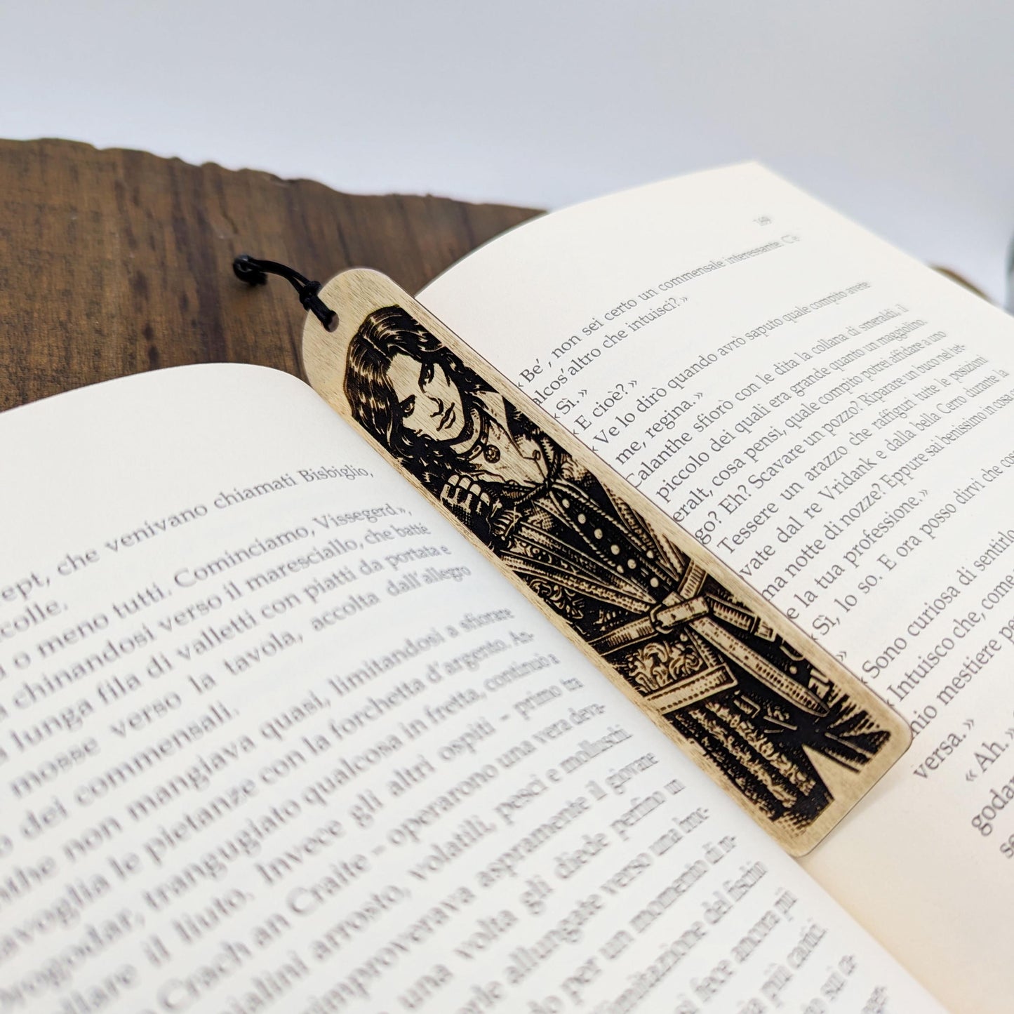 Segnalibro in legno Yennefer, design inciso ispirato a The Witcher