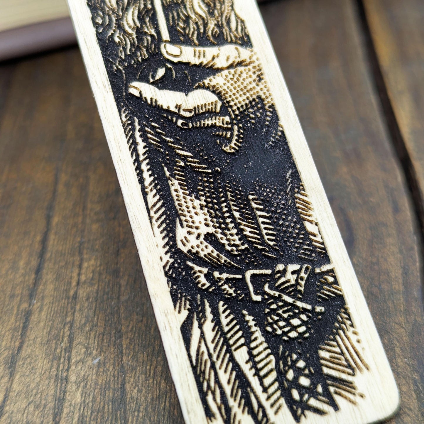 Segnalibro in legno Gandalf, design inciso ispirato a Il Signore degli Anelli