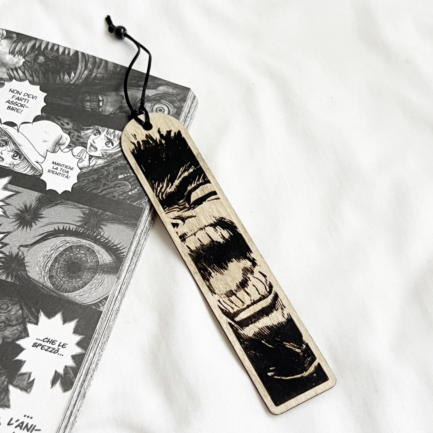 Segnalibro in legno ispirato a Berserk – Arte manga Guts / Gatsu – Realizzato in legno sottile – Regalo anime per lettori e collezionisti