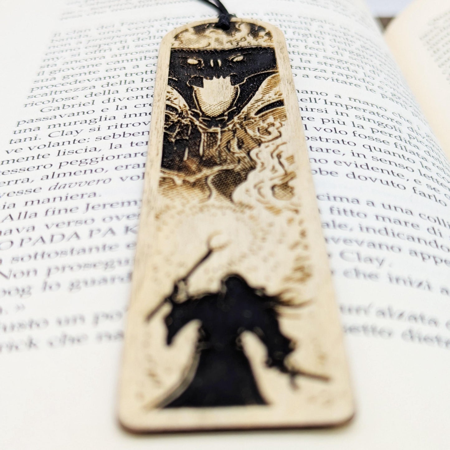 Segnalibro in legno raffigurante Gandalf contro il Balrog da Il Signore degli Anelli