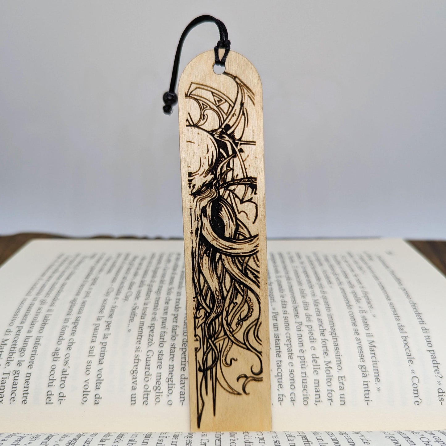 Segnalibro in legno raffigurante il Grande Antico Cthulhu – Regalo per lettori fantasy, horror, giocatori di ruolo e fan di H.P. Lovecraft