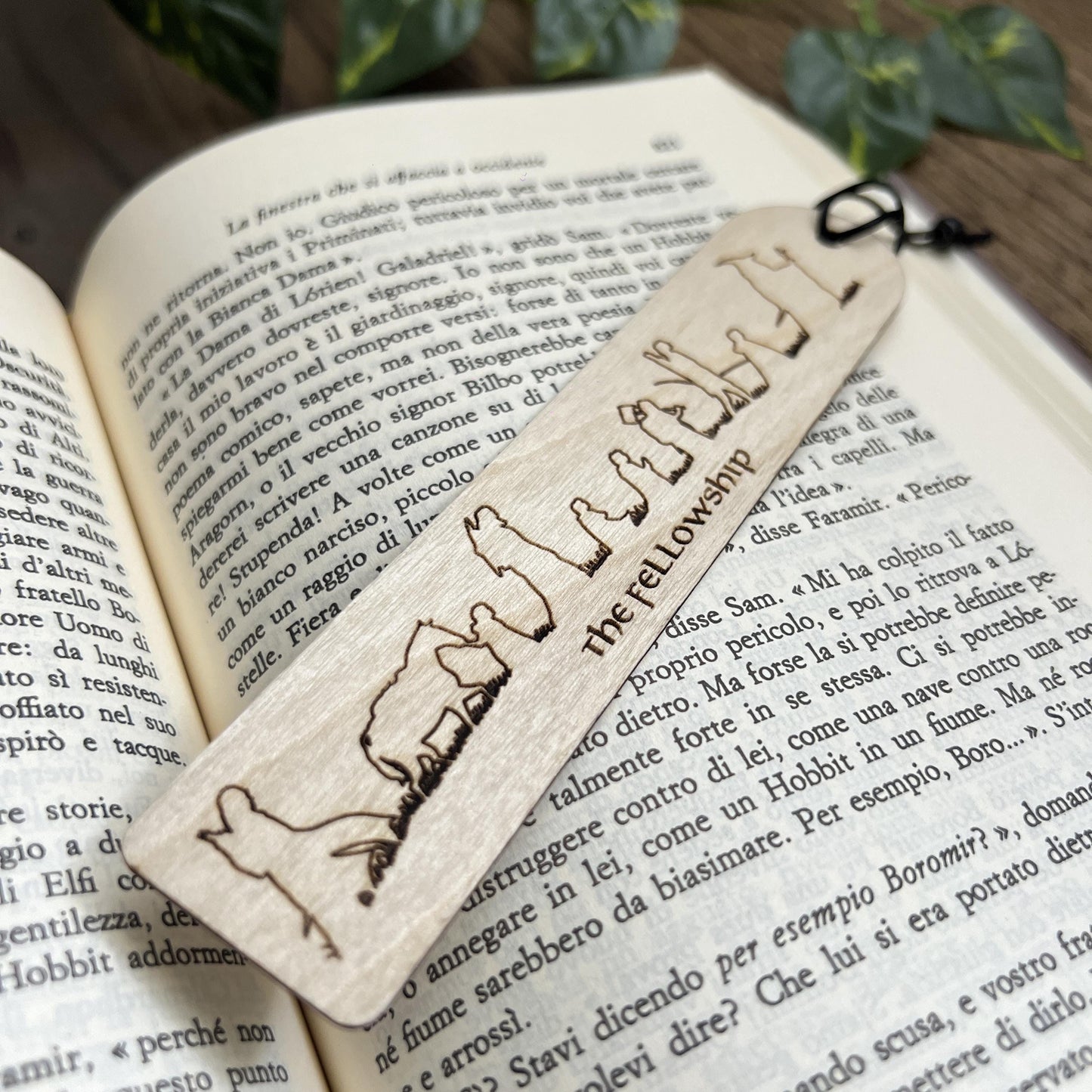 Segnalibro in legno Il Signore degli Anelli – Silhouette della Compagnia dell’Anello – Idea regalo fantasy per lettori e fan di Tolkien