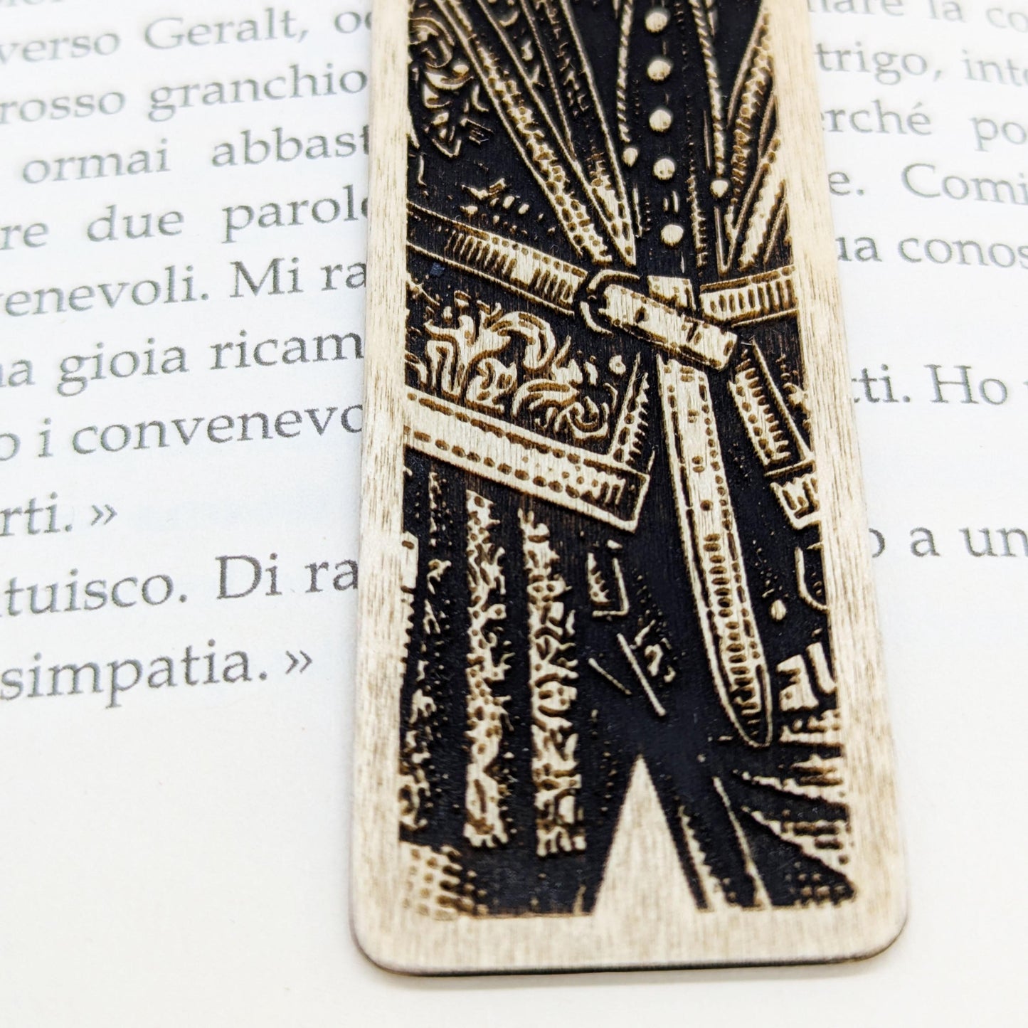 Segnalibro in legno Yennefer, design inciso ispirato a The Witcher