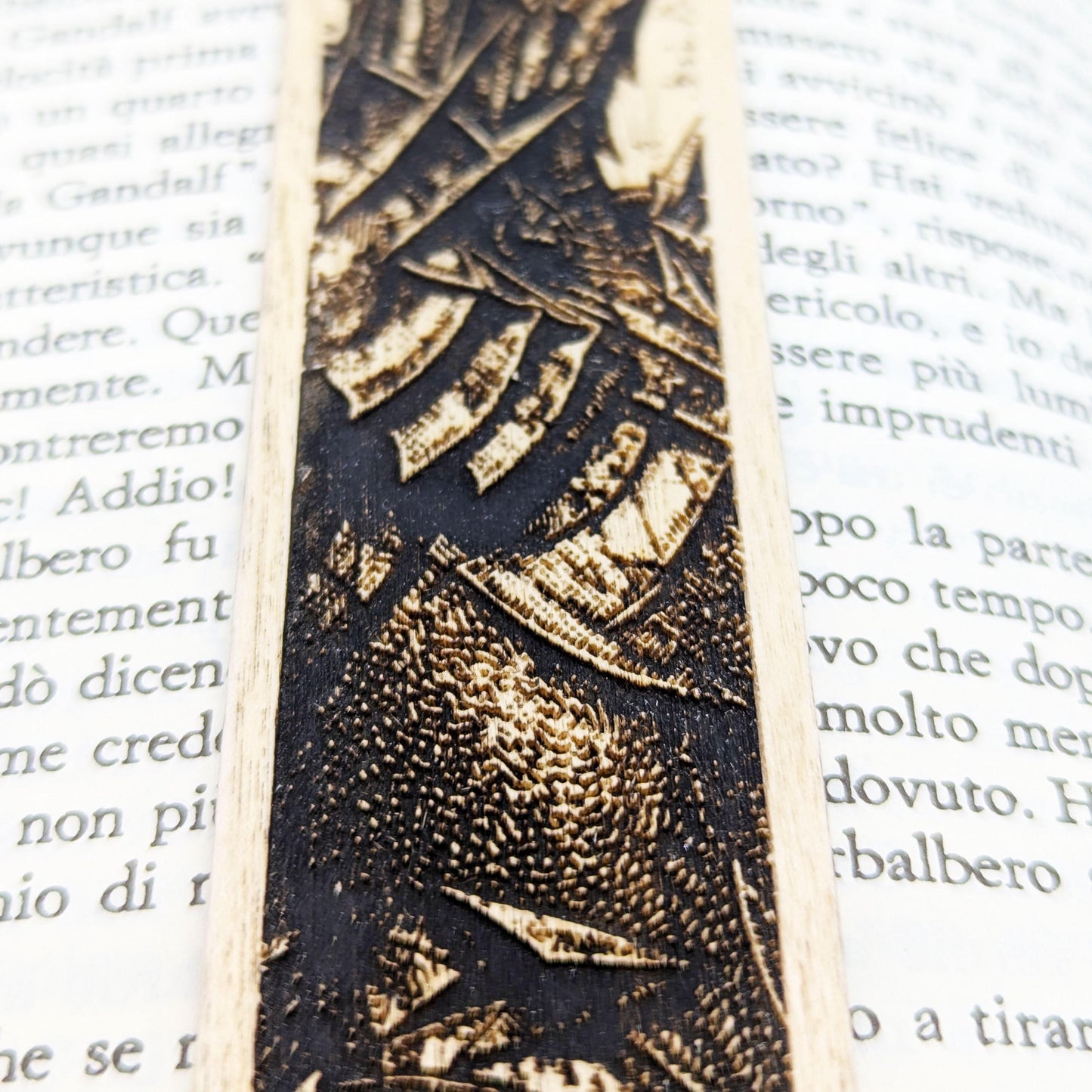 Segnalibro in legno Sauron, design inciso ispirato al Signore Oscuro de Il Signore degli Anelli