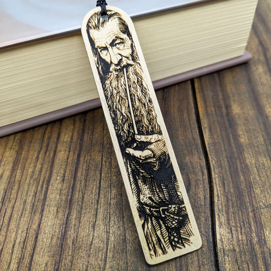 Segnalibro in legno Gandalf, design inciso ispirato a Il Signore degli Anelli