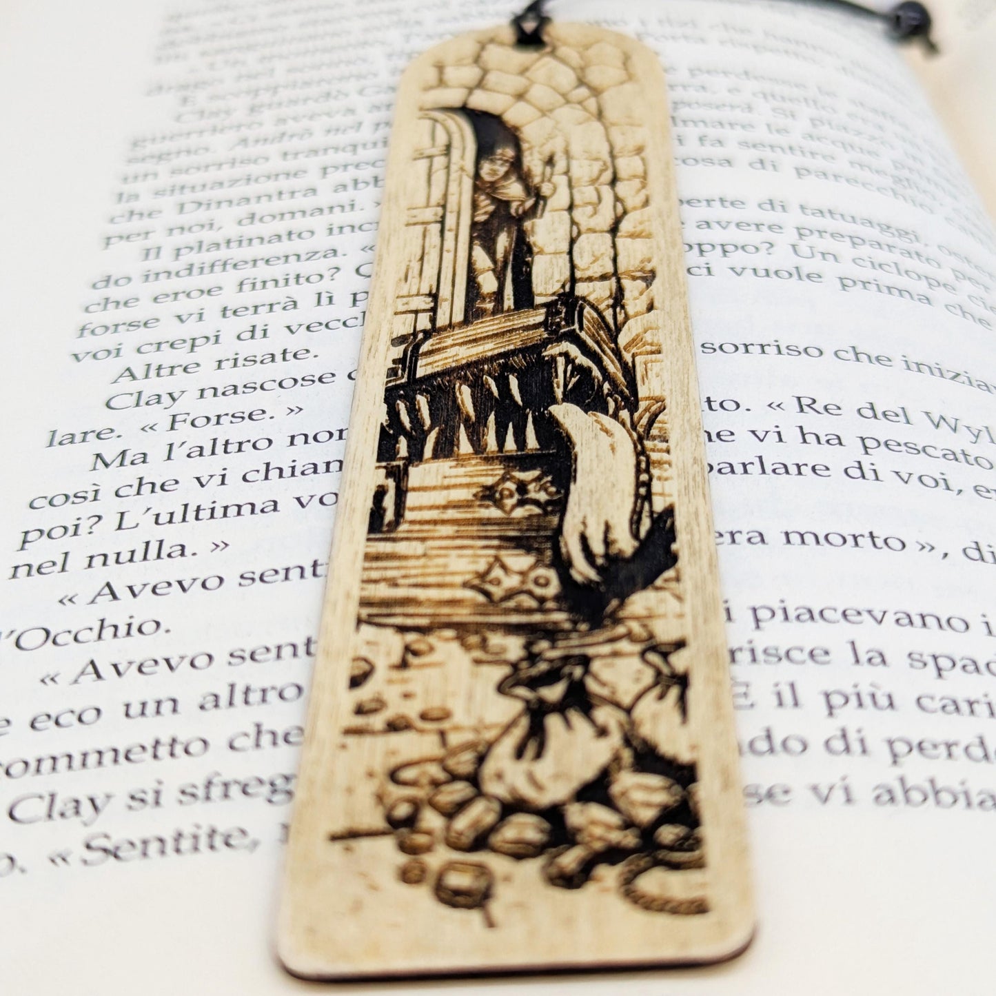 Segnalibro Mimic in legno inciso, mostro fantasy DnD perfetto come regalo