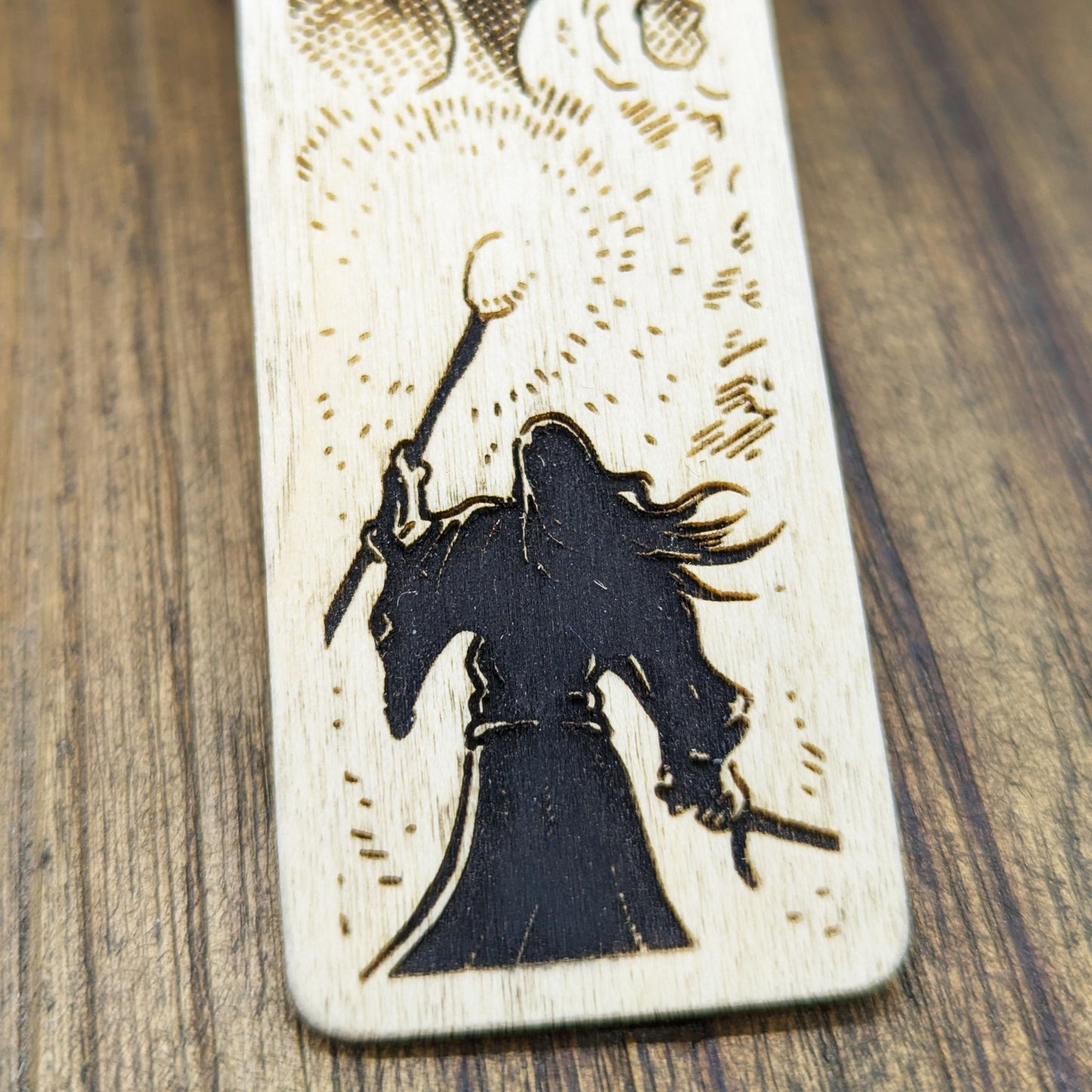 Segnalibro in legno raffigurante Gandalf contro il Balrog da Il Signore degli Anelli