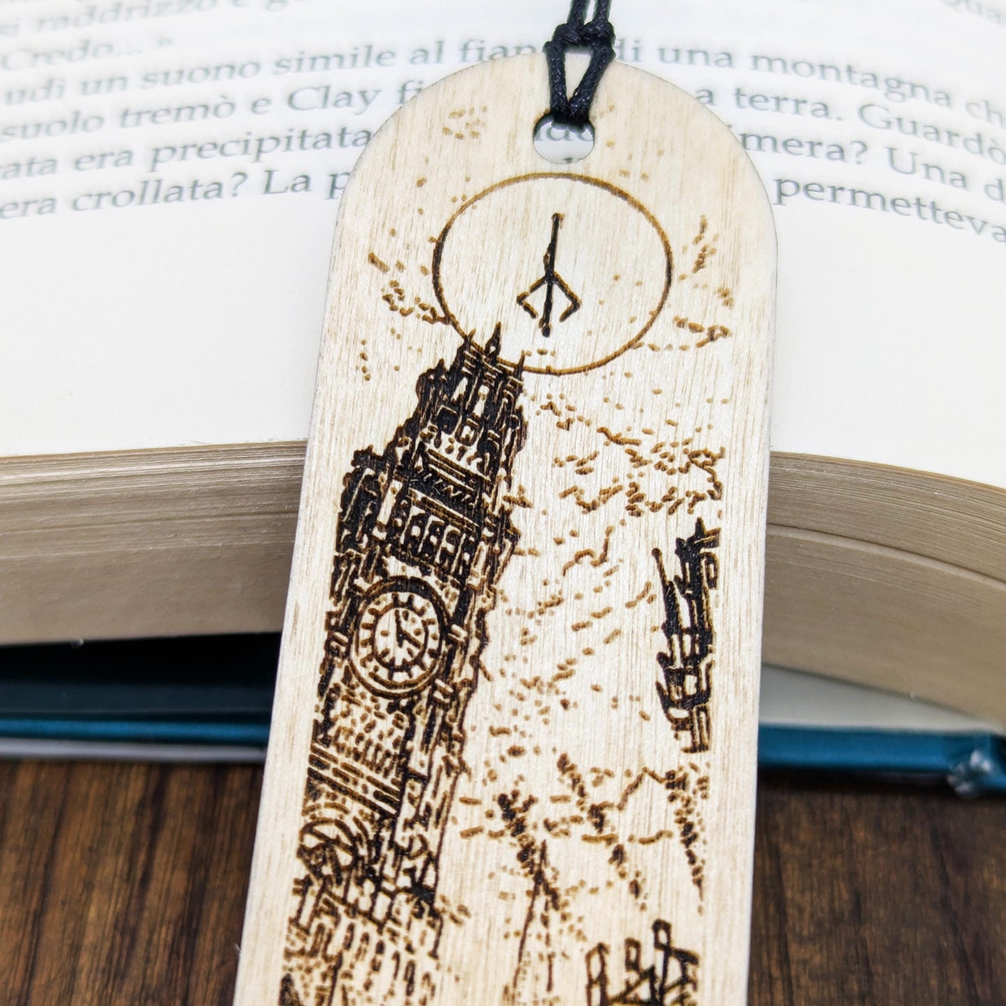 Segnalibro in legno ispirato a Bloodborne con cacciatore gotico a Yharnam regalo gamer