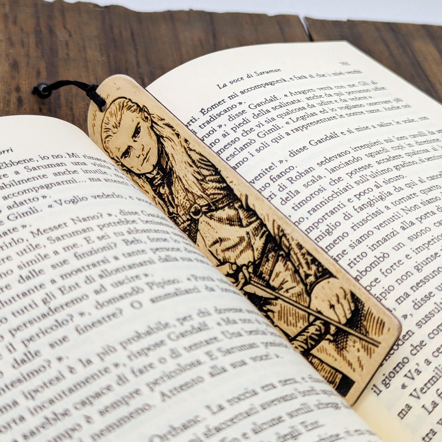 Segnalibro in legno Legolas, design inciso ispirato agli Elfi de Il Signore degli Anelli